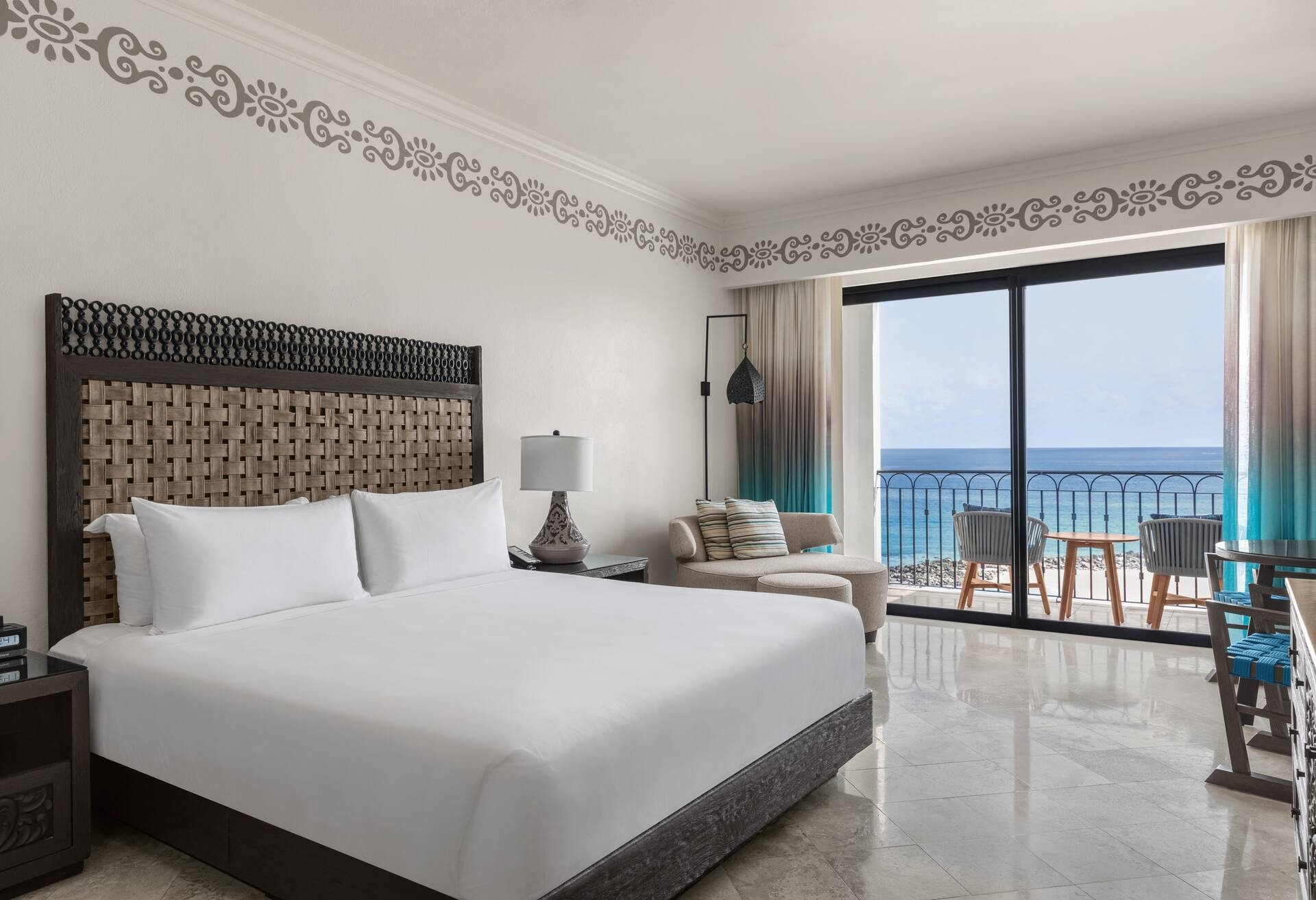 Deluxe 1 cama King Oceanfront balcón — 3