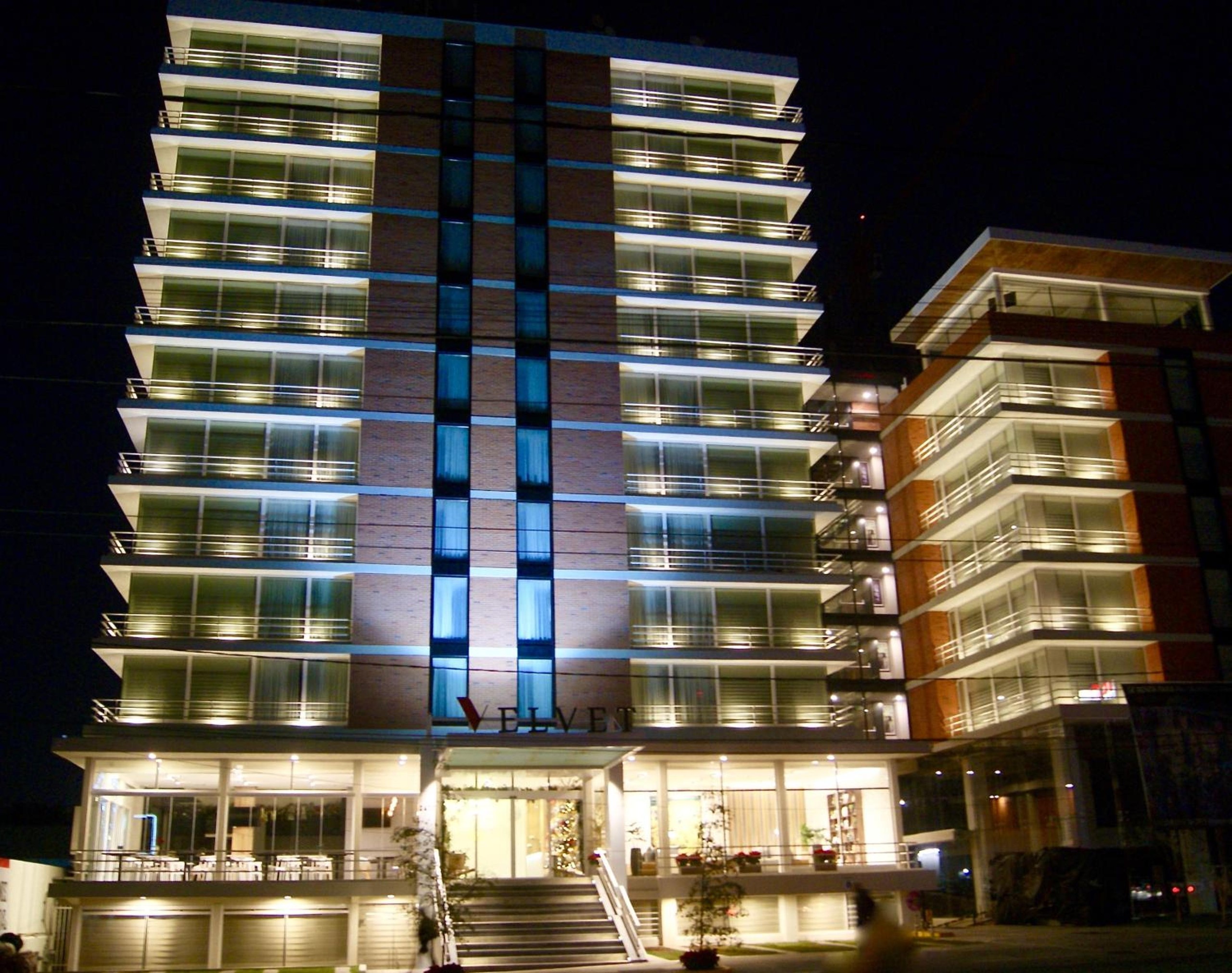 Hotel Velvet Plaza — foto principal