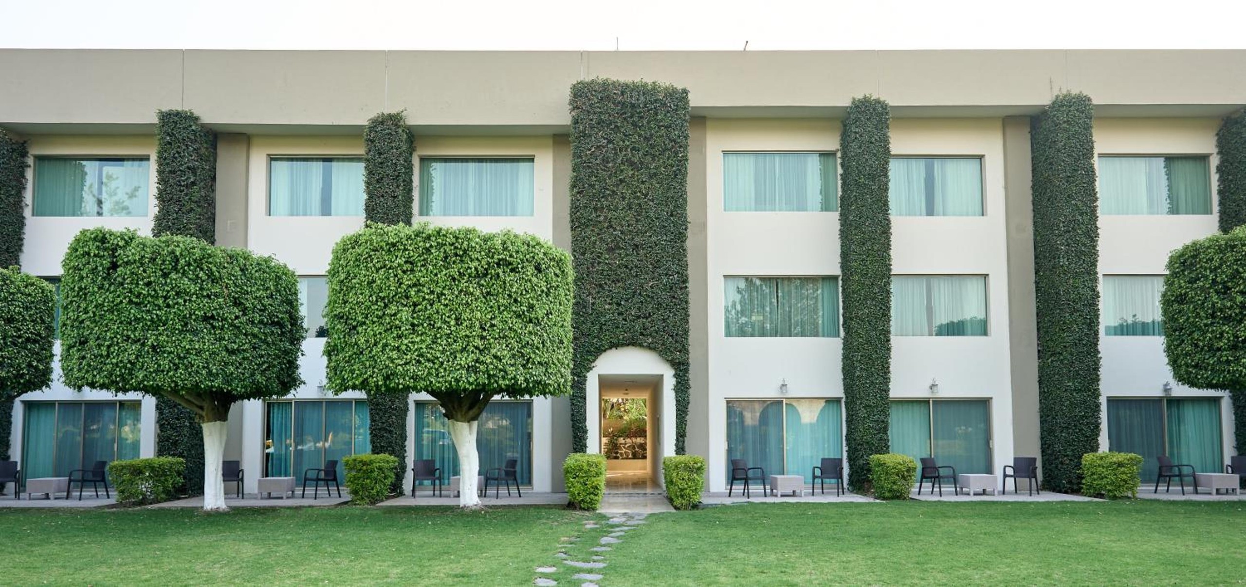 Hotel Estancia Business Class — foto principal