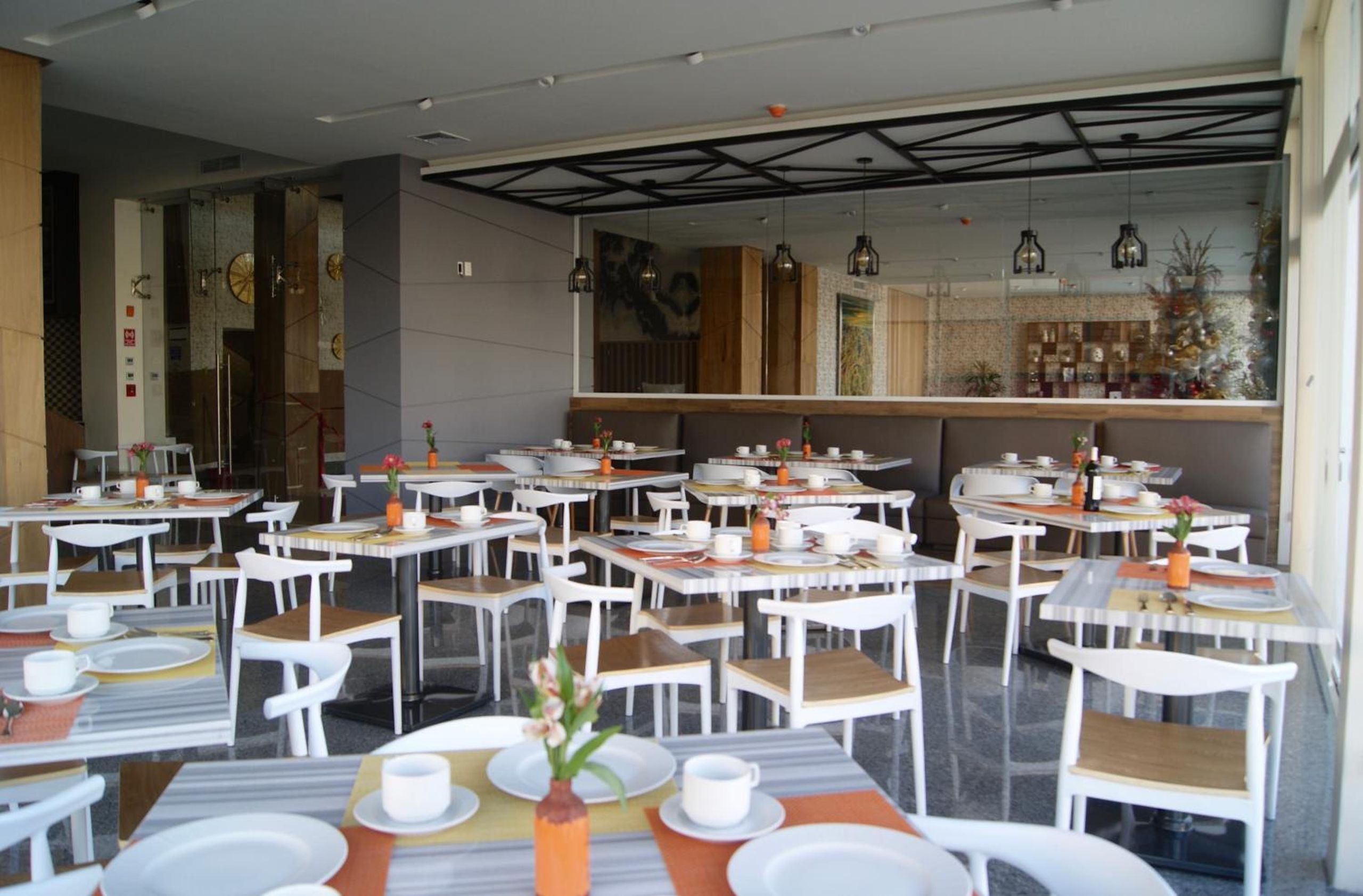 Hotel Velvet Plaza - 2