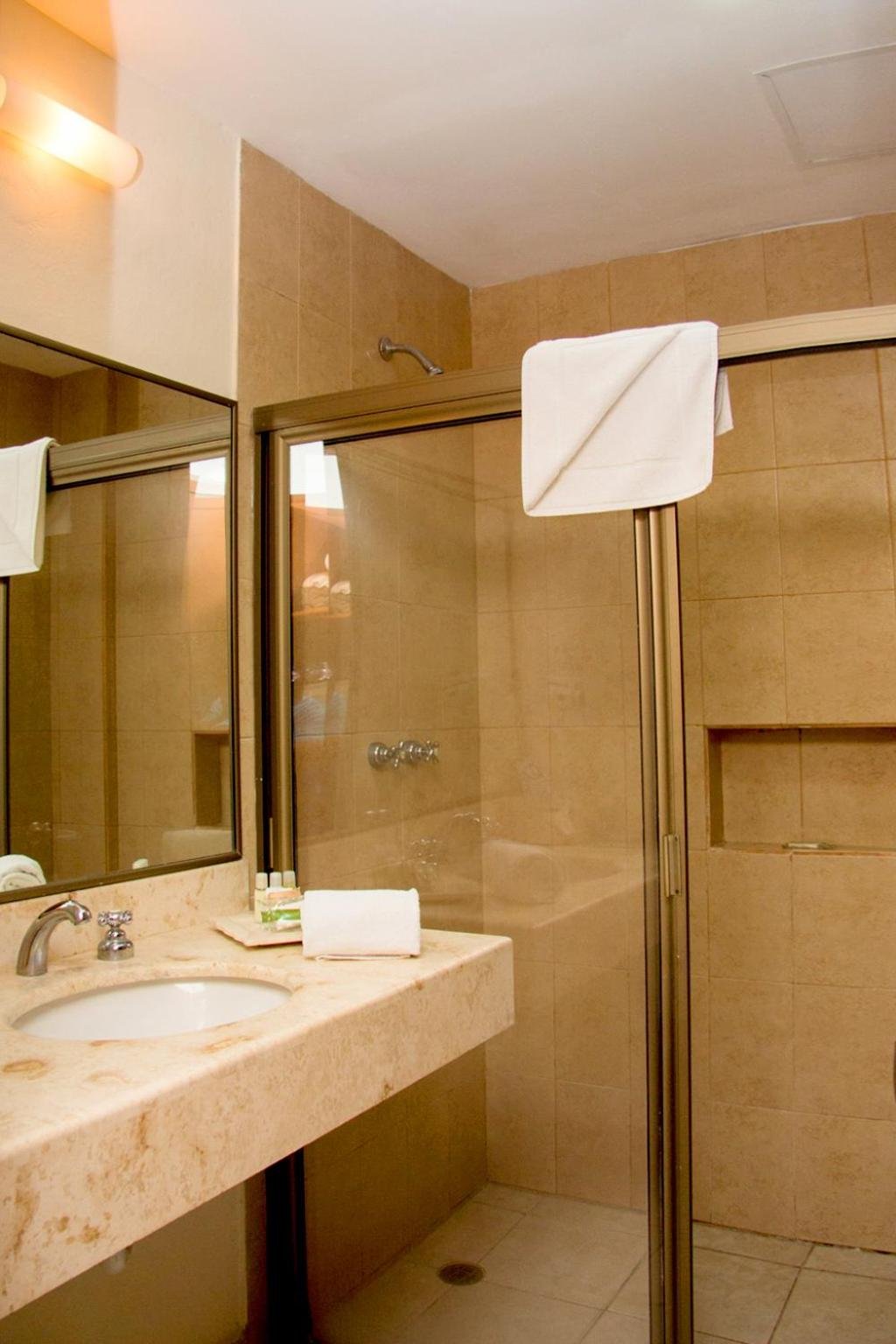 Habitación Estándar Doble con Dos Camas Dobles — 8