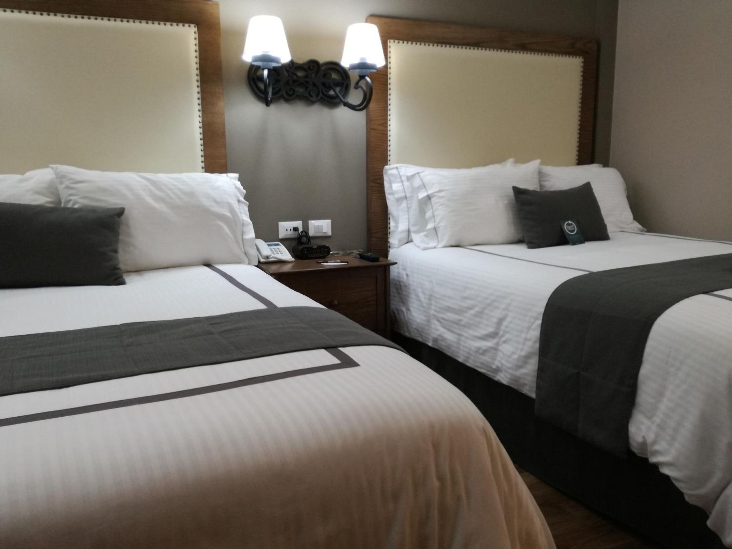 Habitación Estándar Doble con Dos Camas Dobles — 5