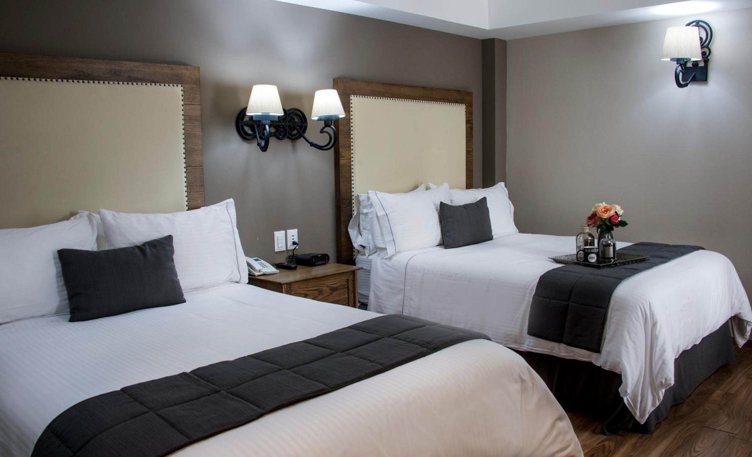 Habitación Doble Deluxe con Dos Camas Dobles — 8