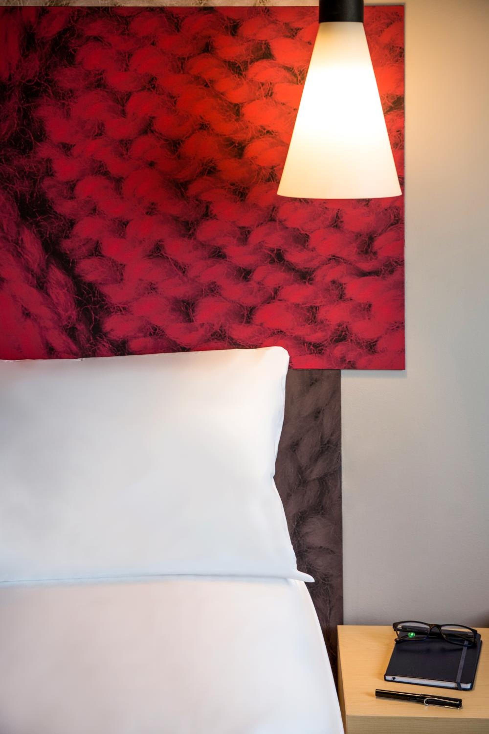 Habitación con una cama Queen size — 6