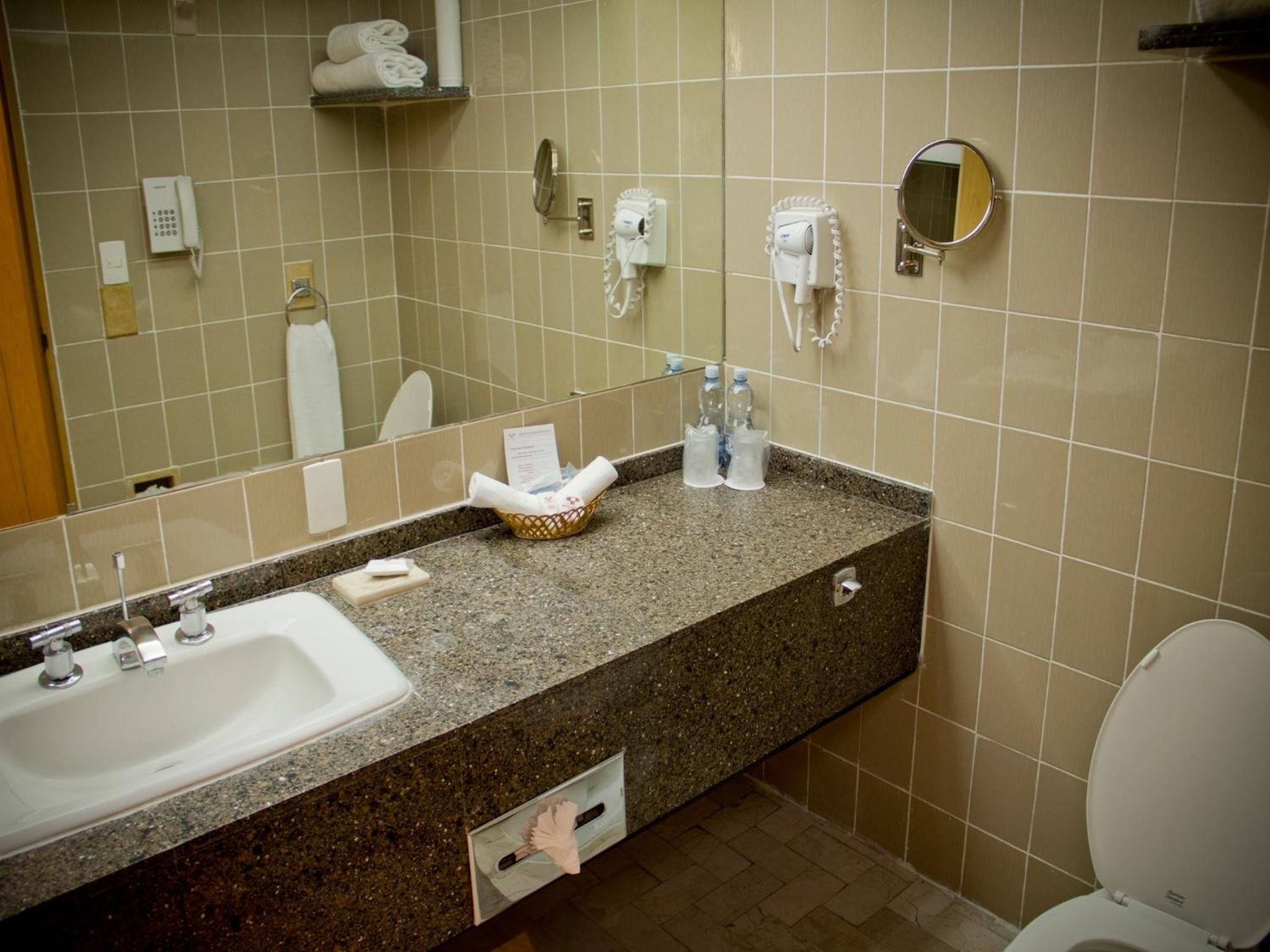 Habitación Estándar Doble con Dos Camas Dobles — 4