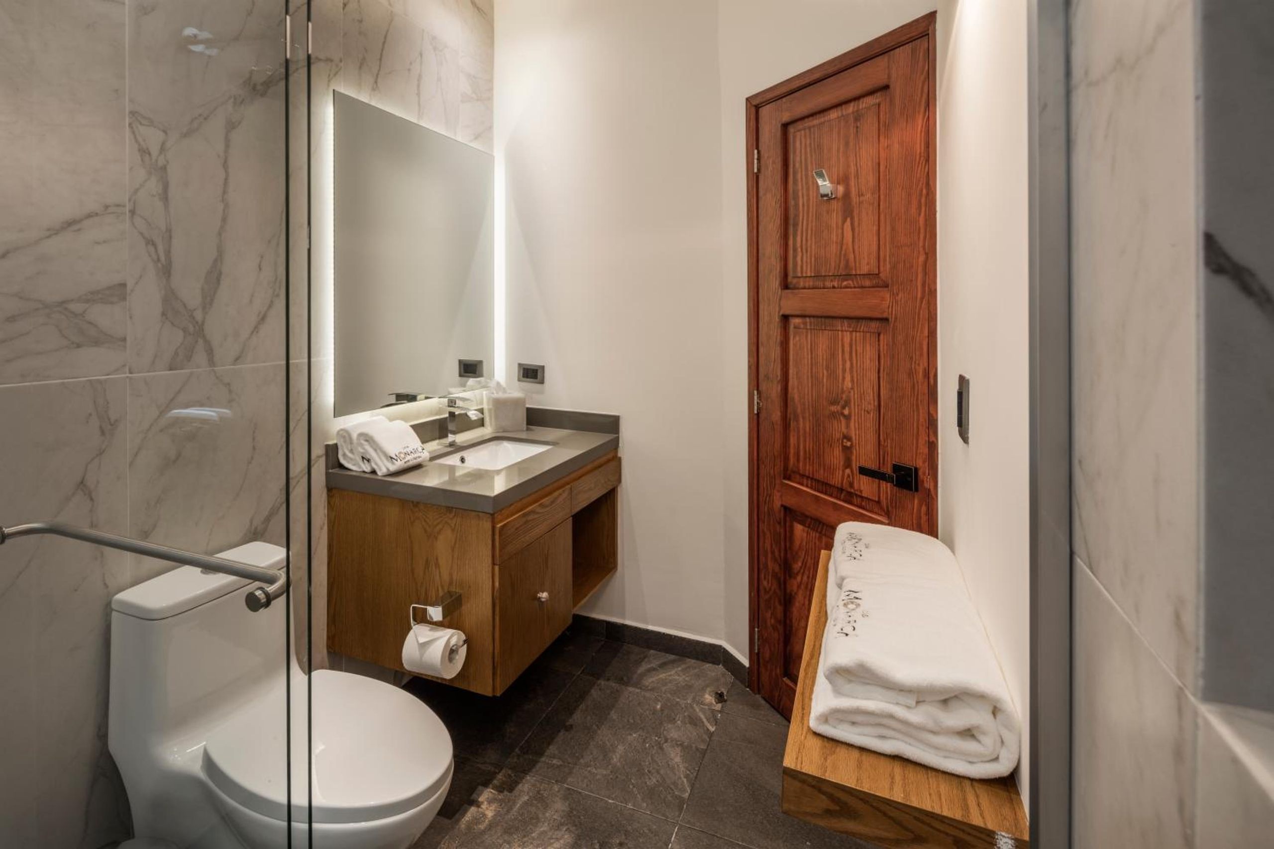 Suite King — 3