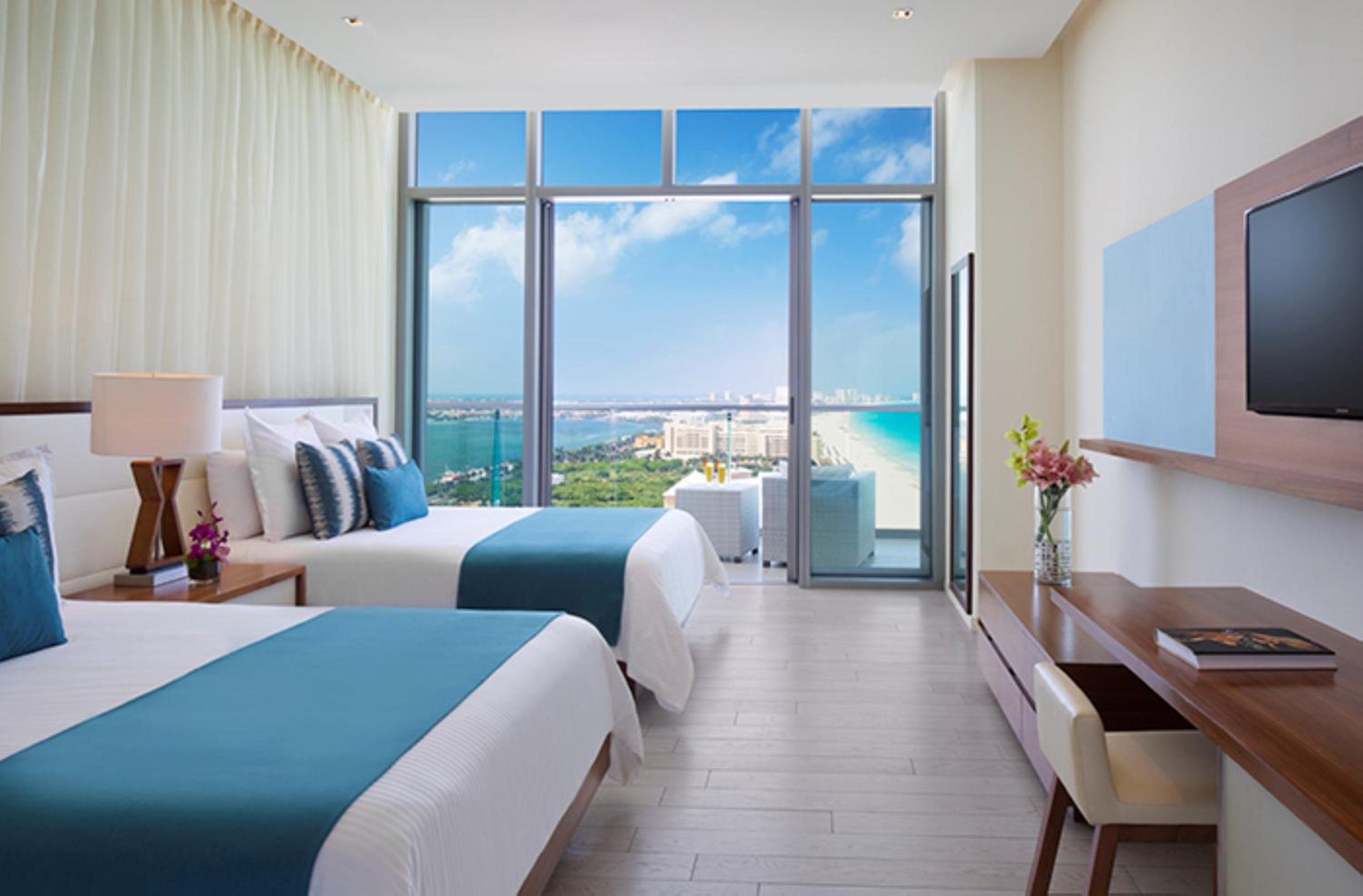 Doble Deluxe con Vista Parcial al Mar.