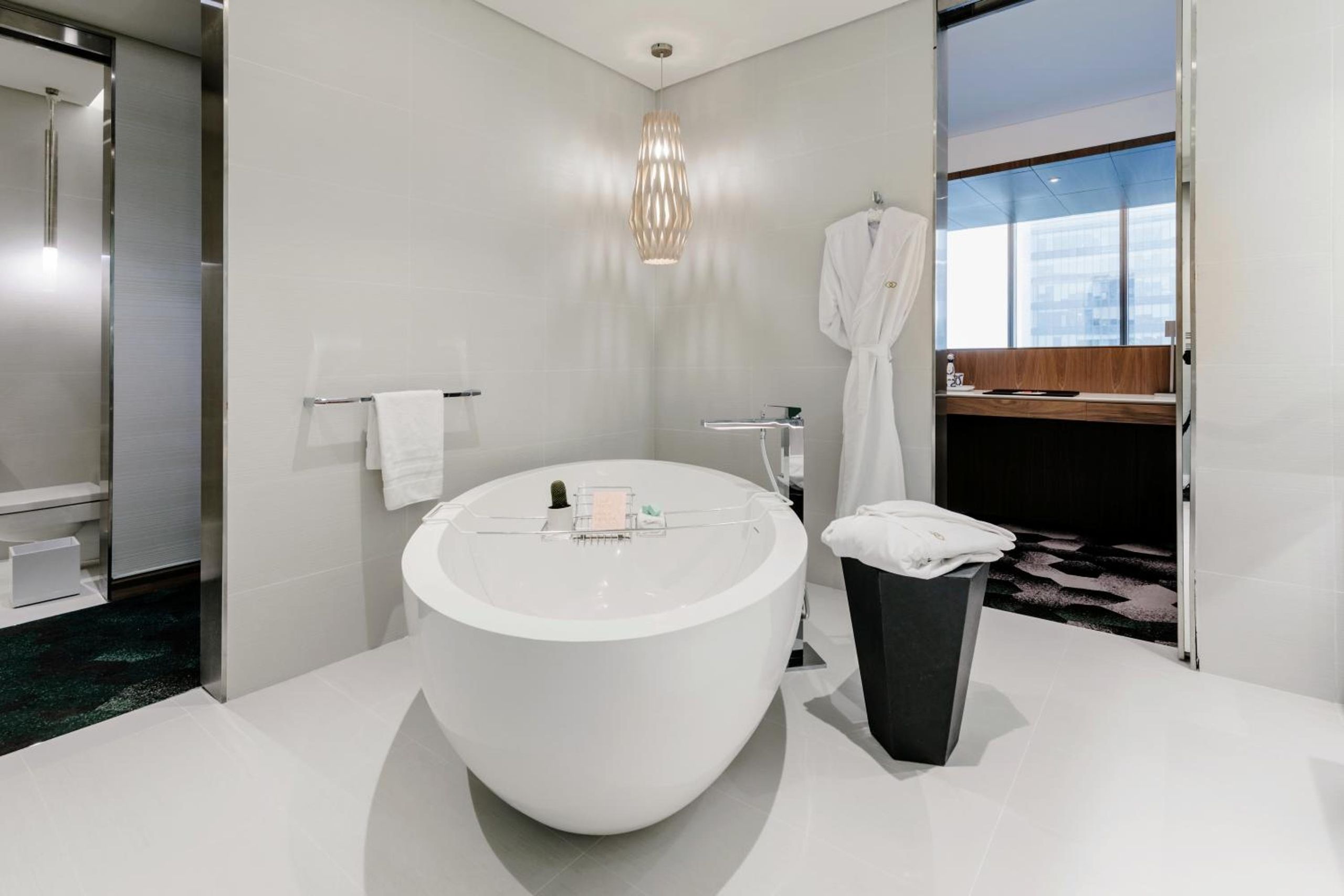 Suite Junior King con acceso al Club Millésime y vista. — 5
