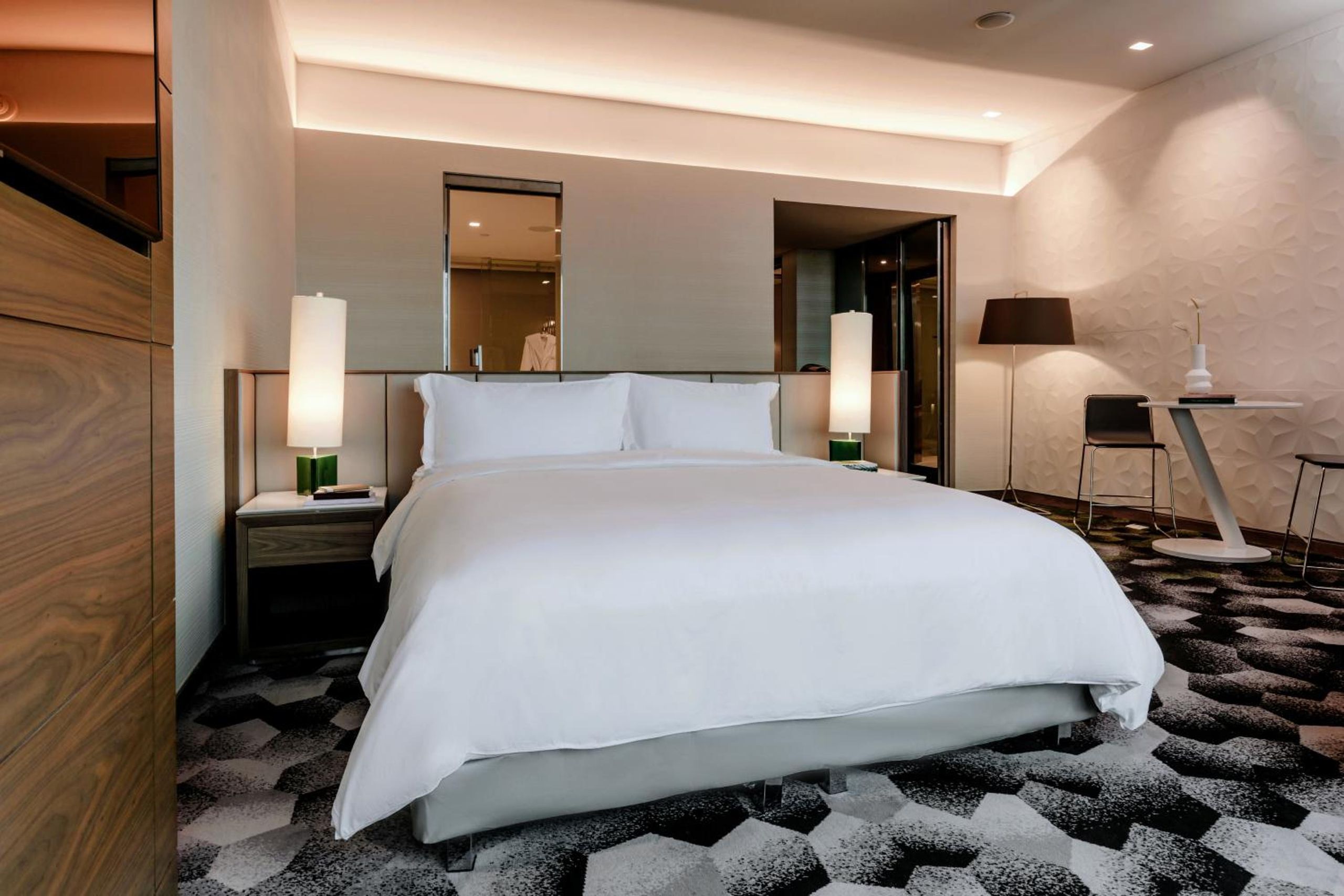 Suite Junior King con acceso al Club Millésime y vista. — 7