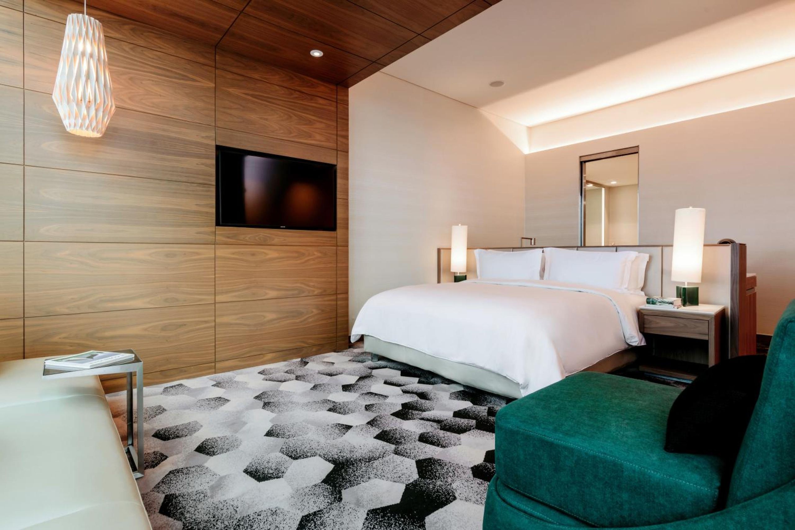 Suite Junior King con acceso al Club Millésime y vista. — 6