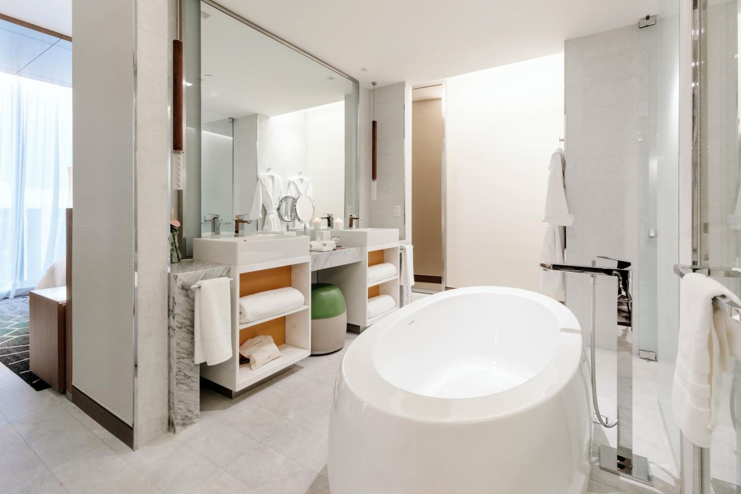 Suite Prestige King con Vista y Acceso al Club — 5
