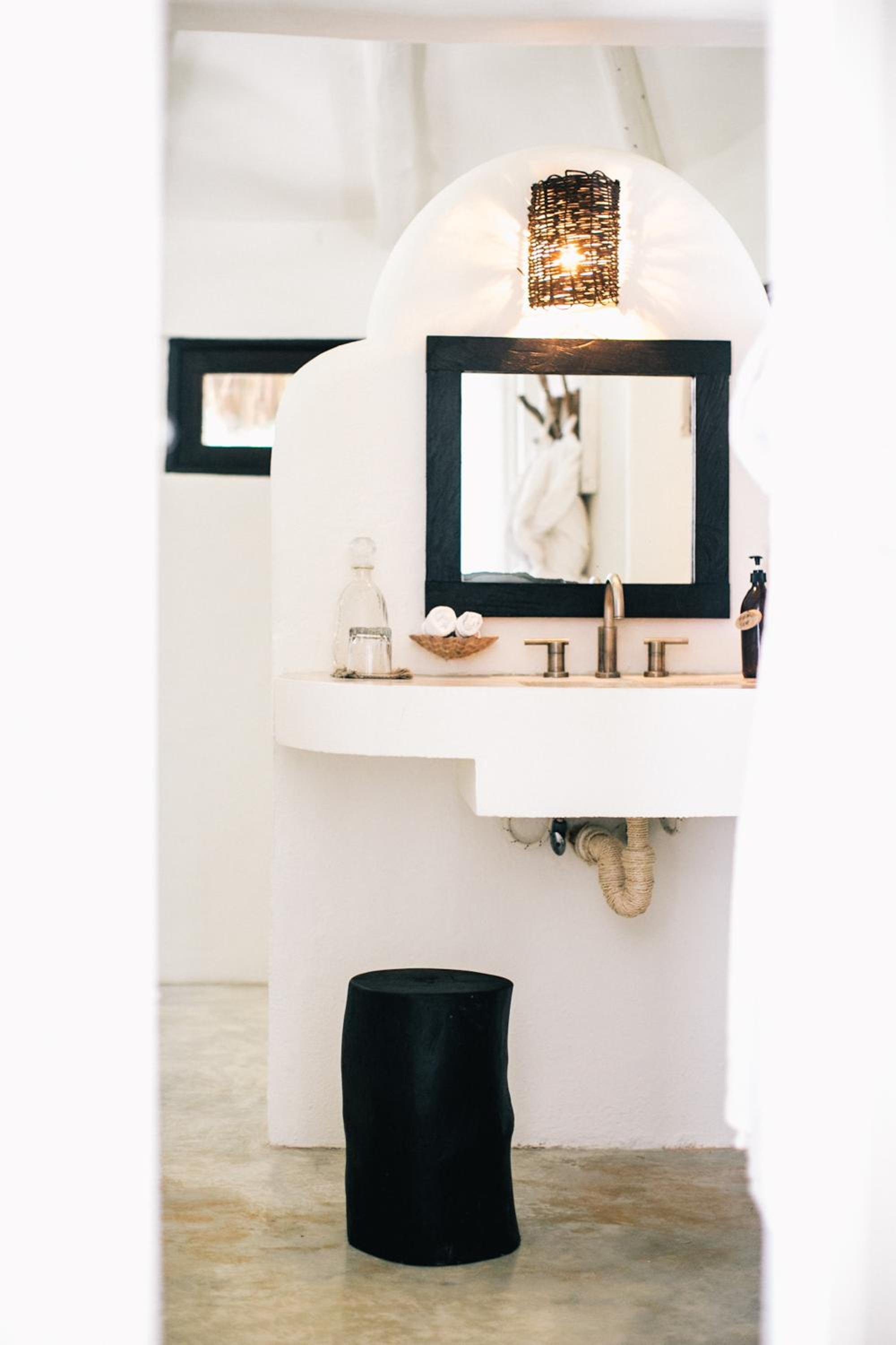 Suite — 4