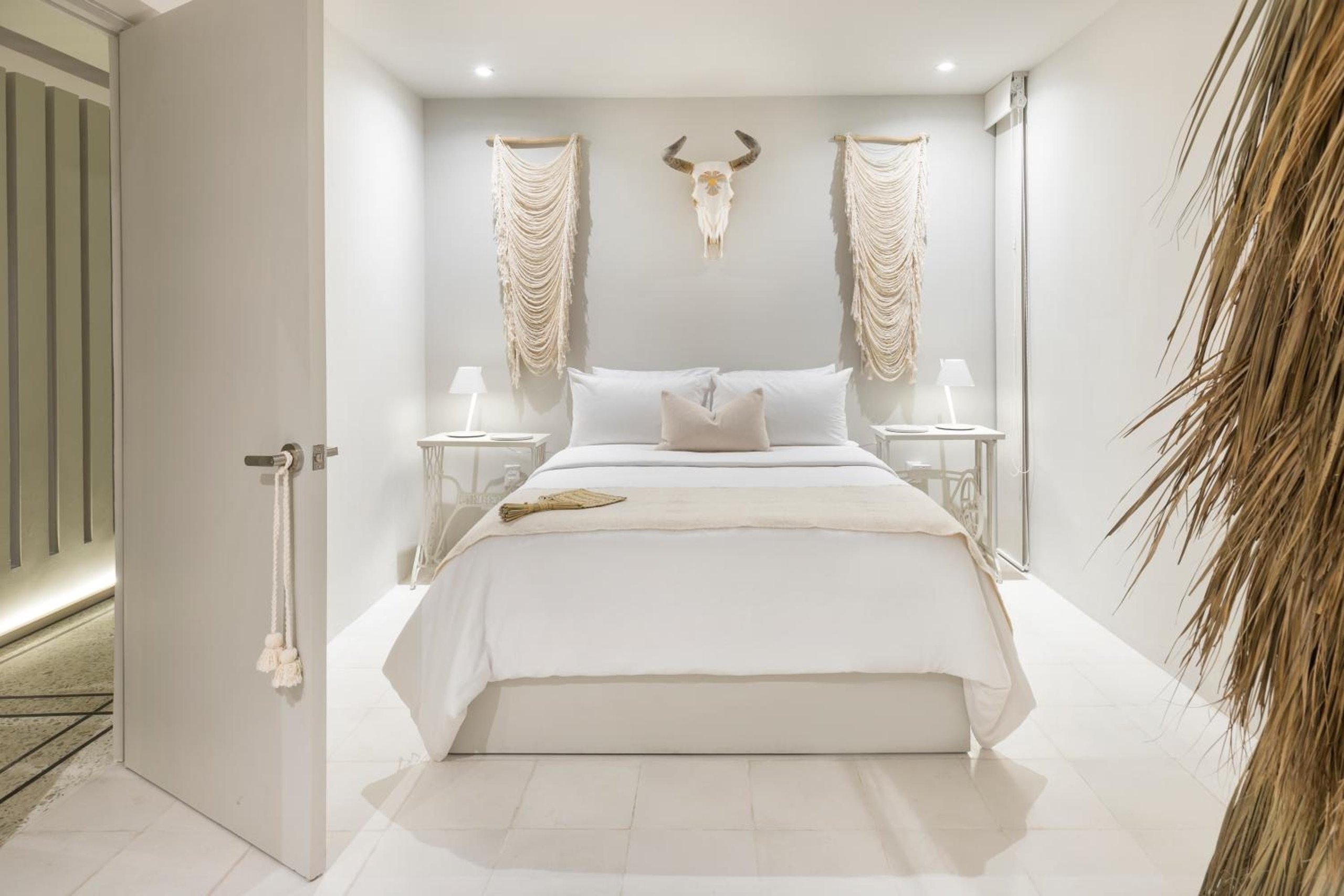 Deluxe Queen Room — 6