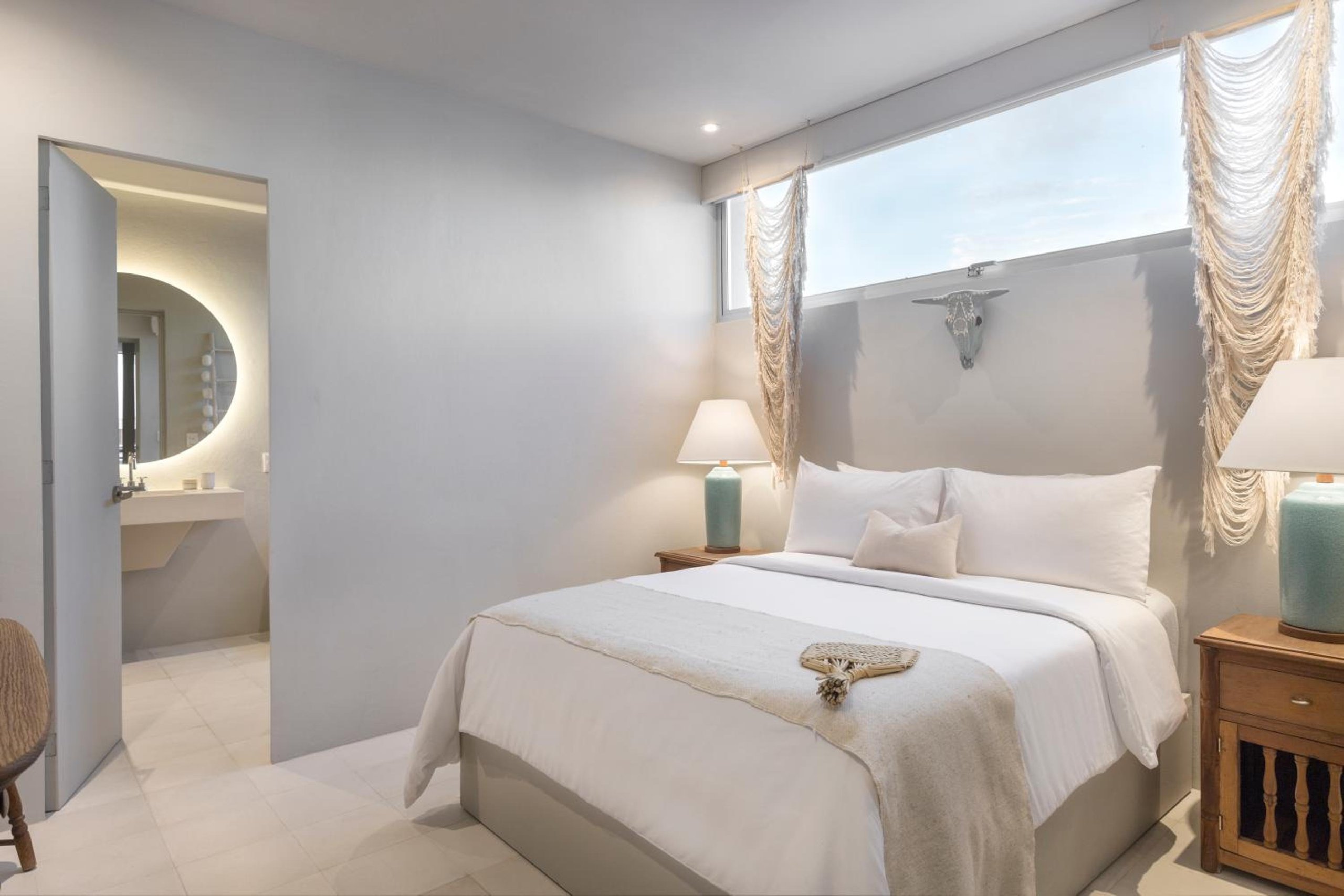 Deluxe Queen Room — 3