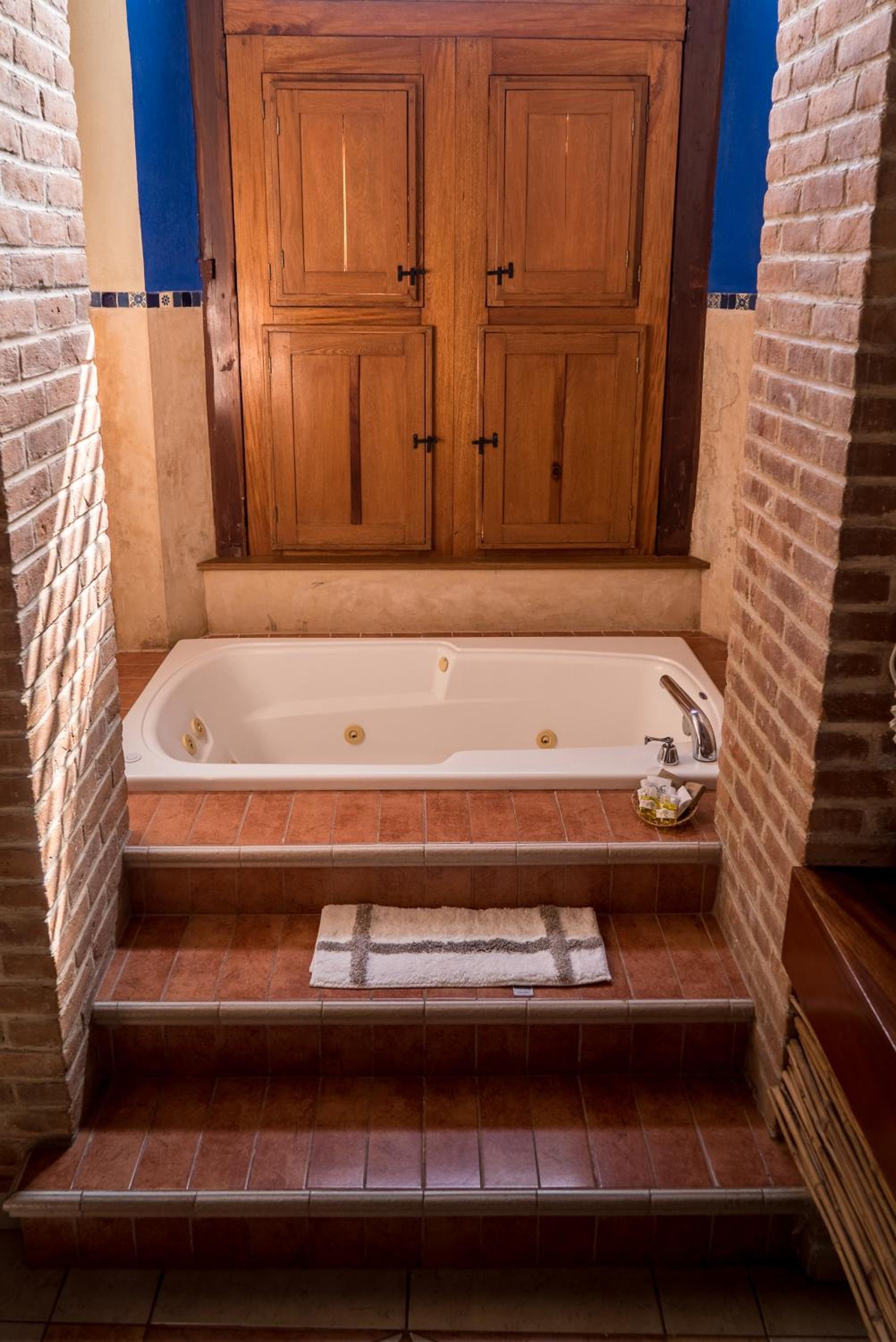 Suite Queen con Bañera de Hidromasaje — 2