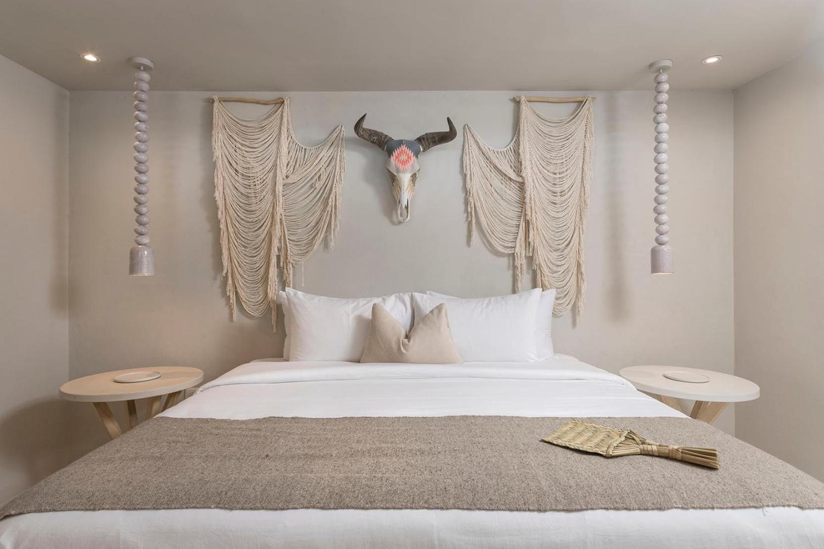 Deluxe King Room — 5