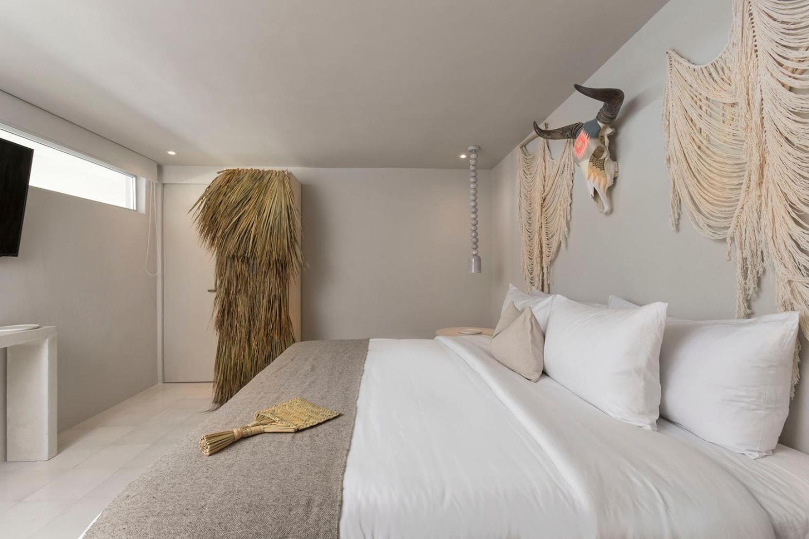 Deluxe King Room — 4