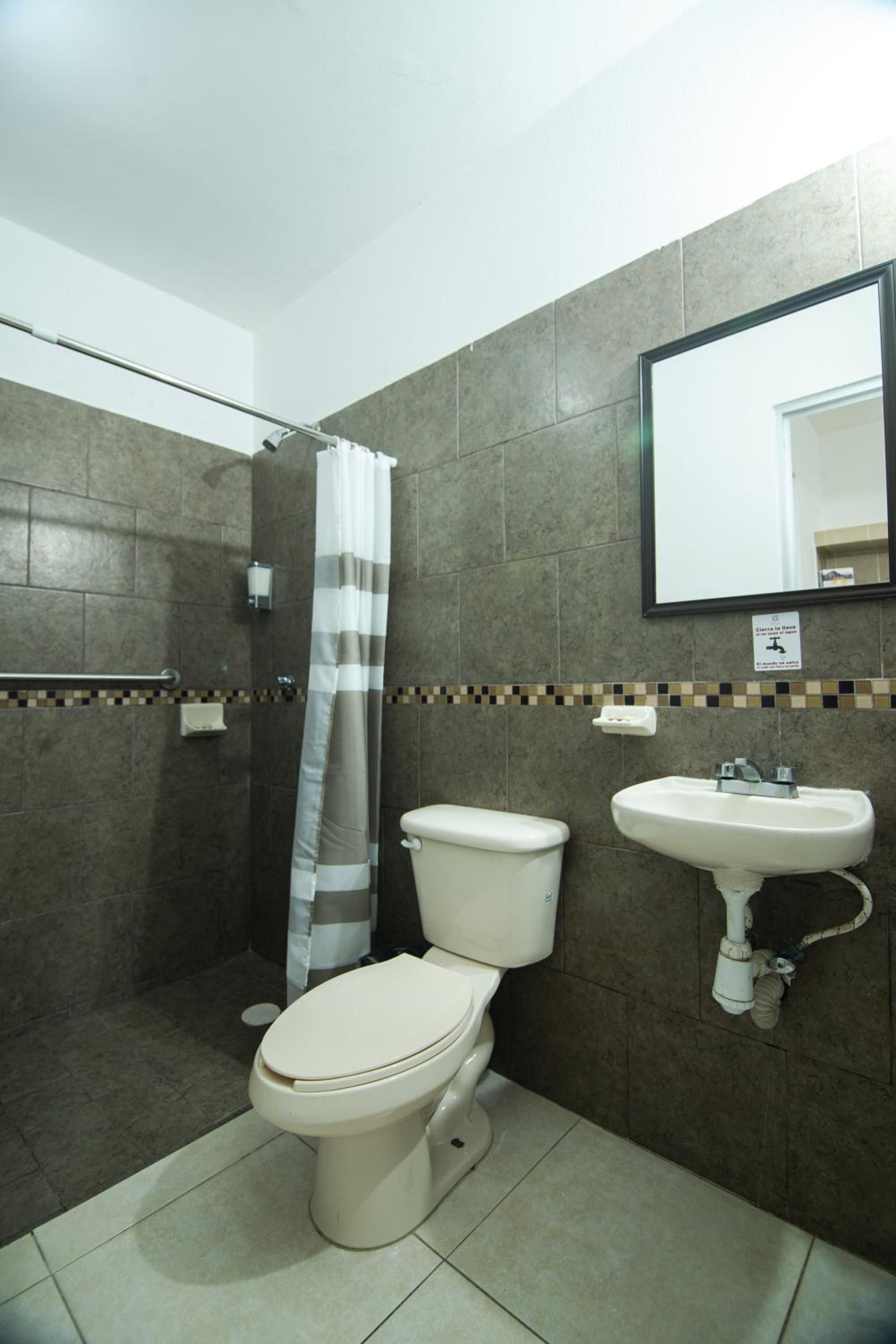 Habitación Estándar con Cama Queen — 4