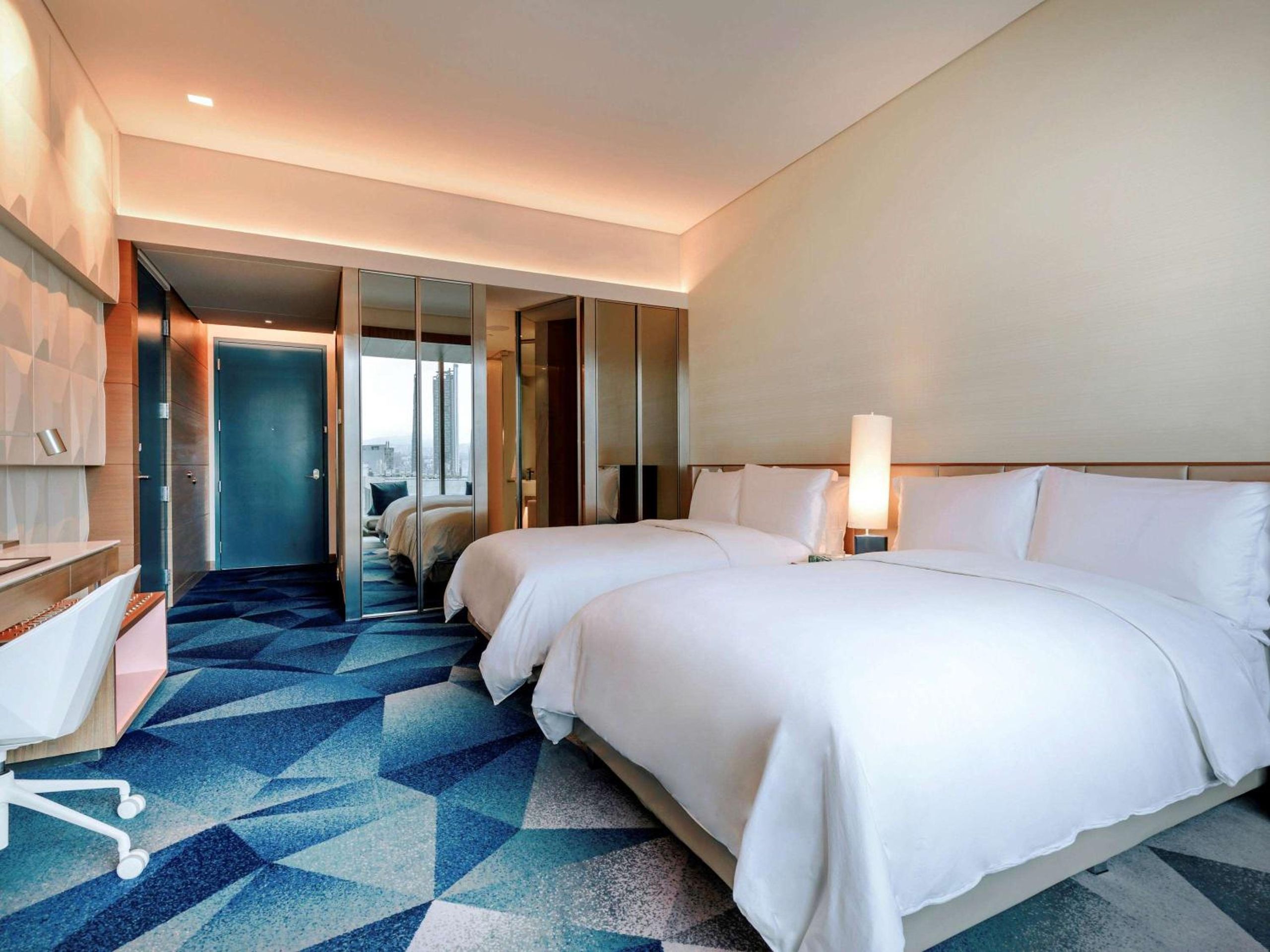 Suite Junior con Dos Camas Dobles y Vista al Horizonte — 2