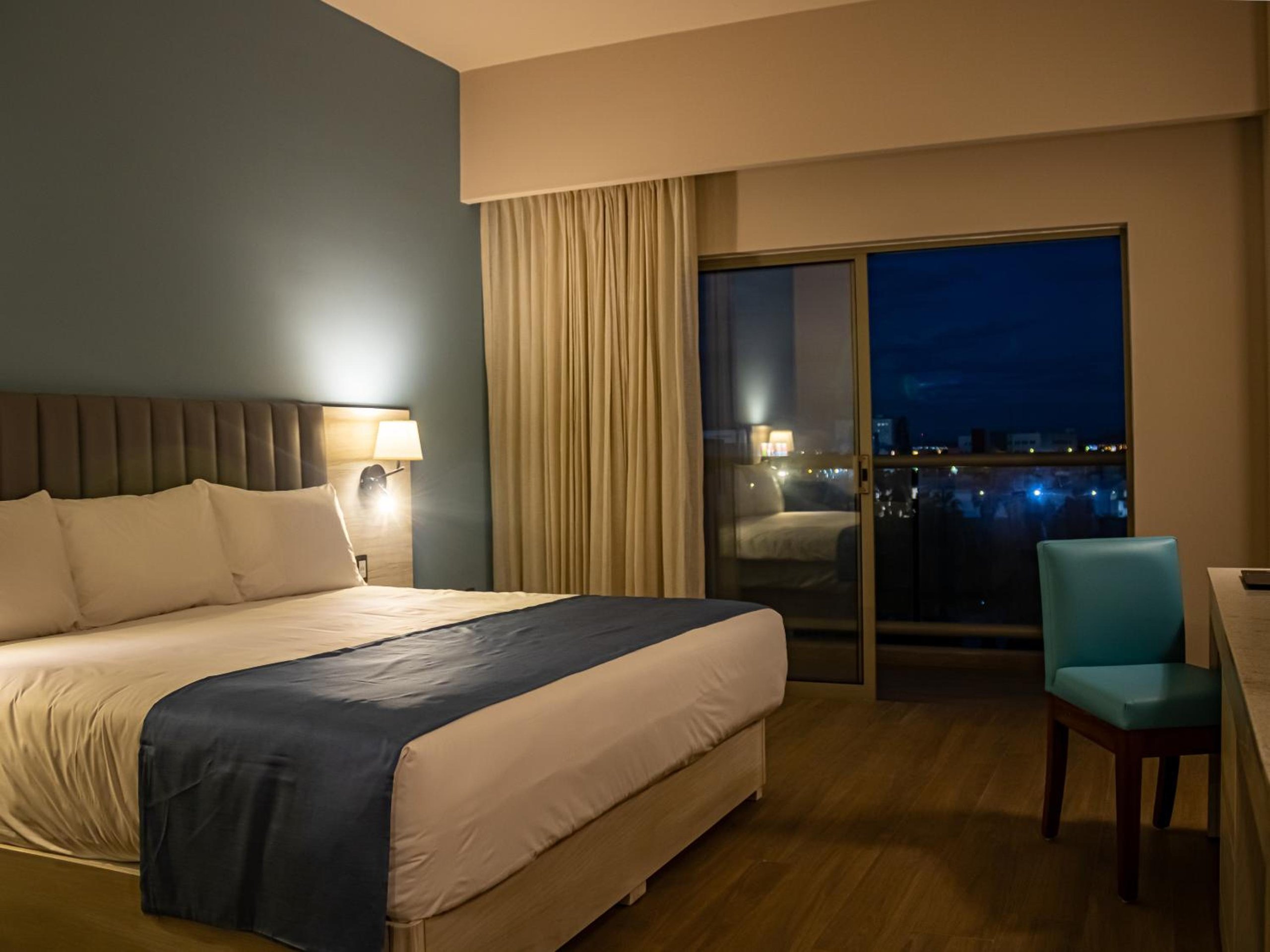 Habitación King con vista al lago