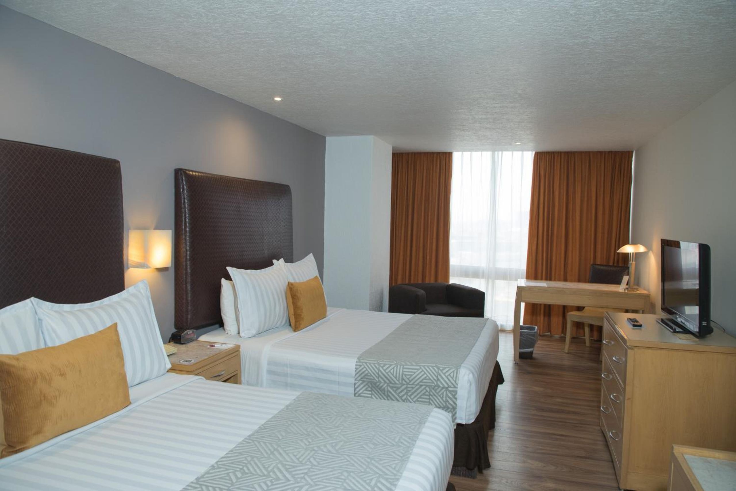 Habitación Estándar Doble con Dos Camas Dobles