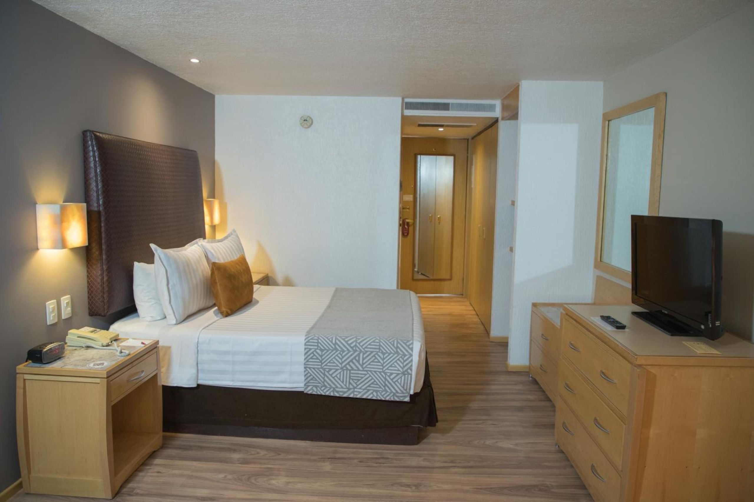 Habitación estándar con una cama Queen.