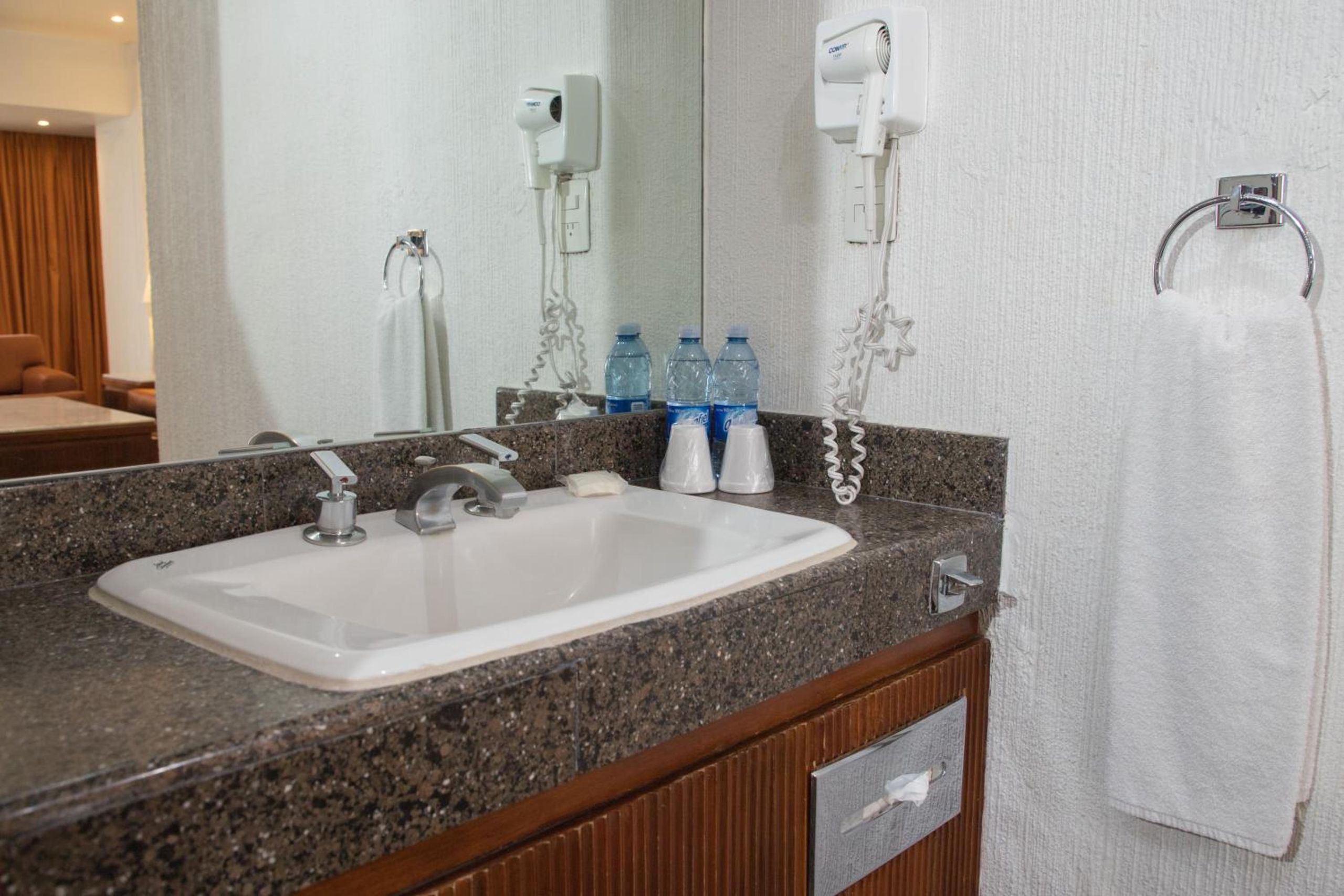 Suite Deluxe con Bañera de Hidromasaje — 5