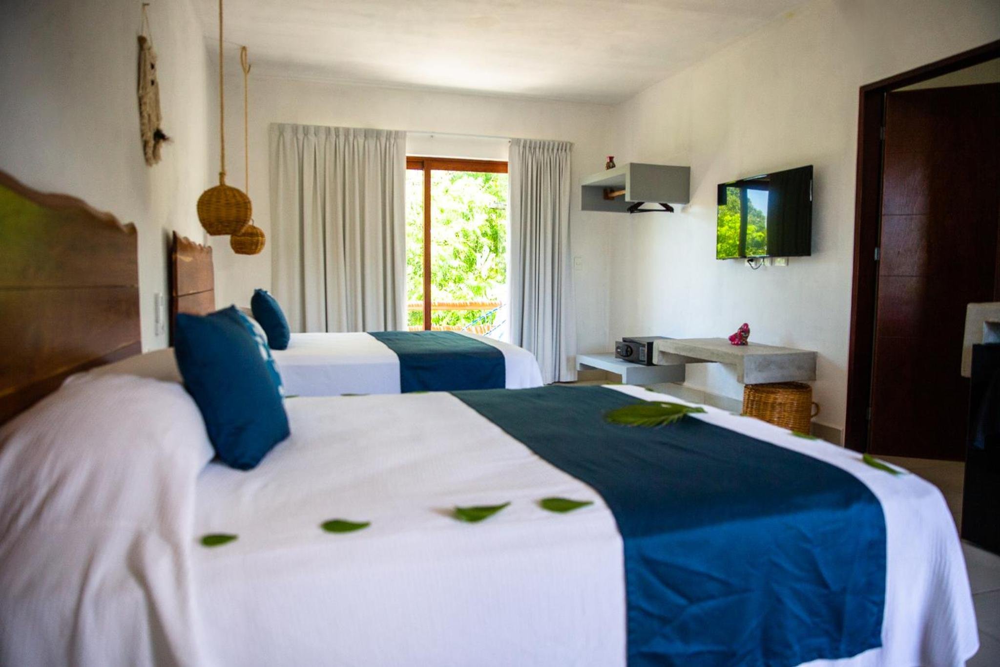 Habitación Doble Deluxe con Dos Camas Dobles — 8