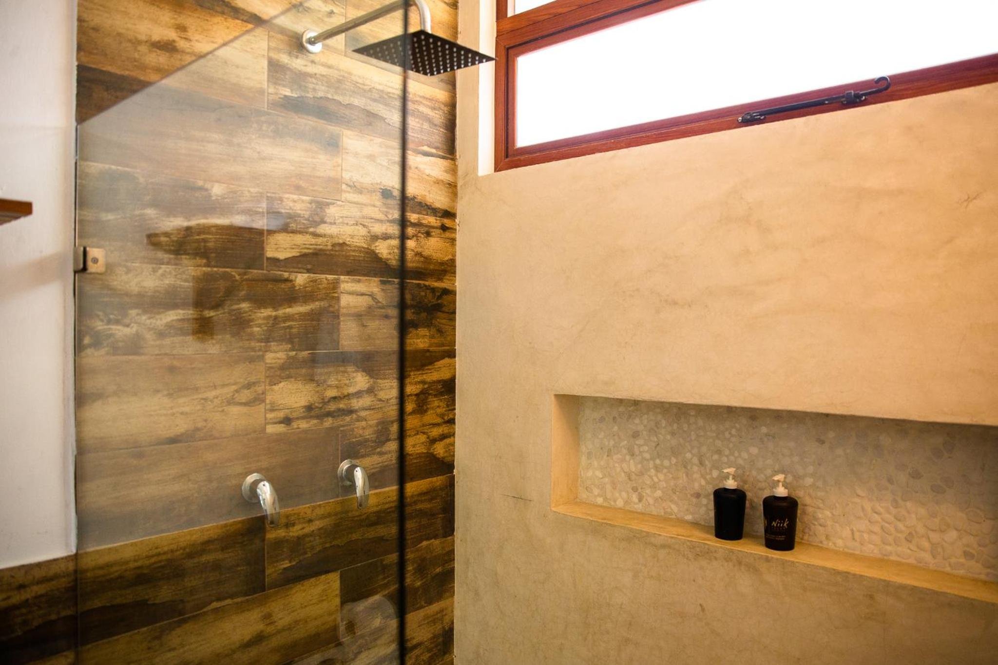 Habitación Doble Deluxe con Dos Camas Dobles — 2