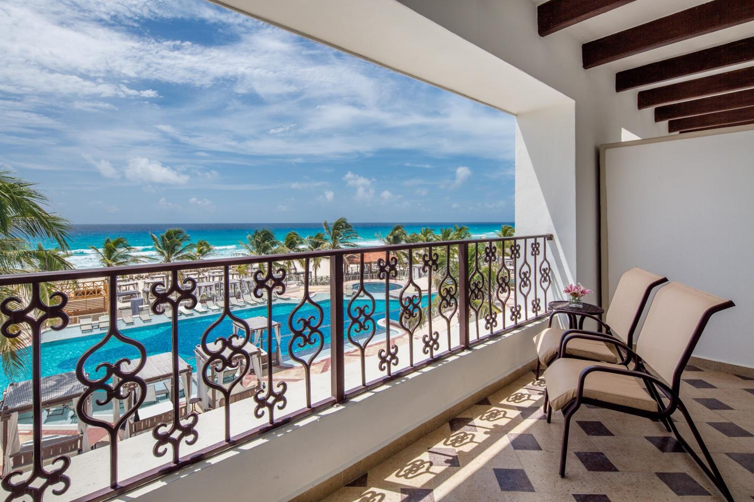 Suite Junior con Cama Doble — 6