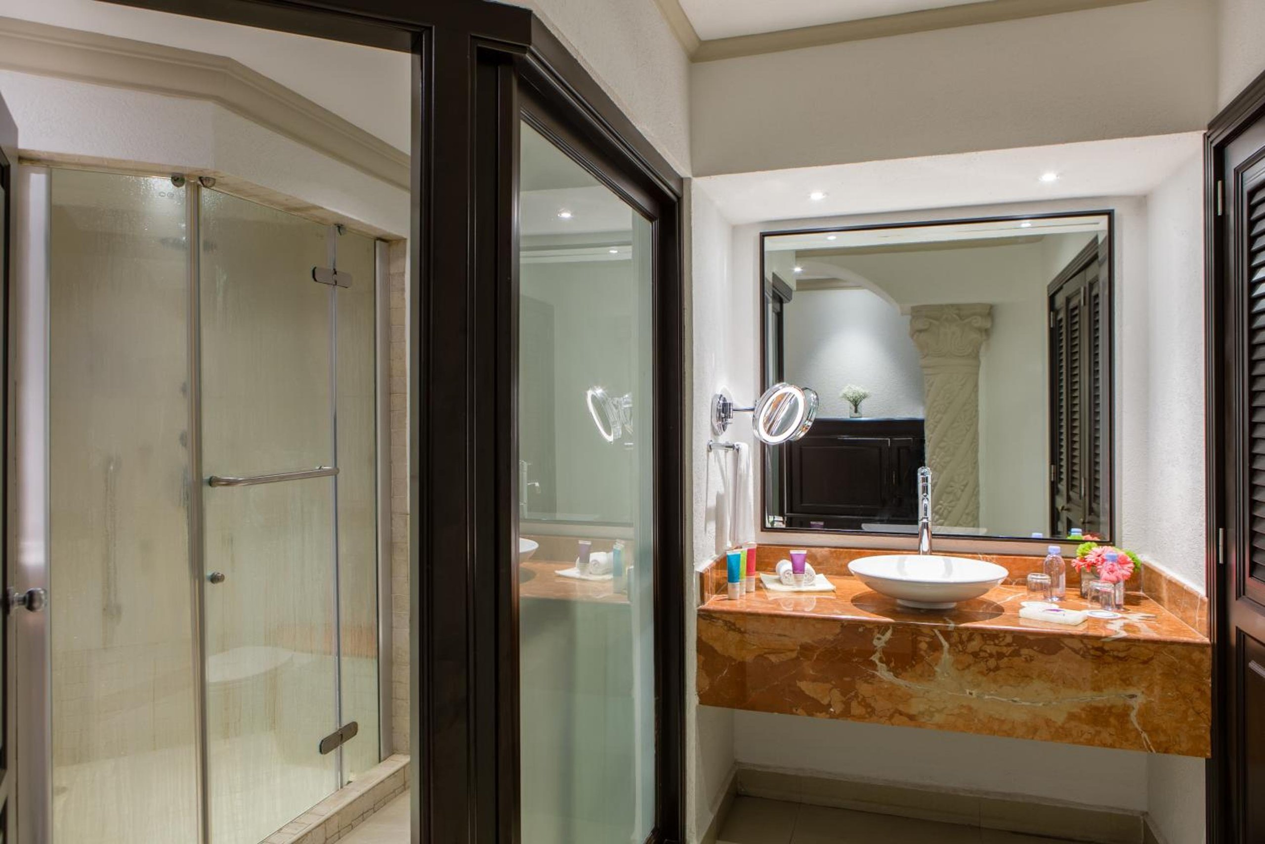 Suite Junior con Cama Doble — 2