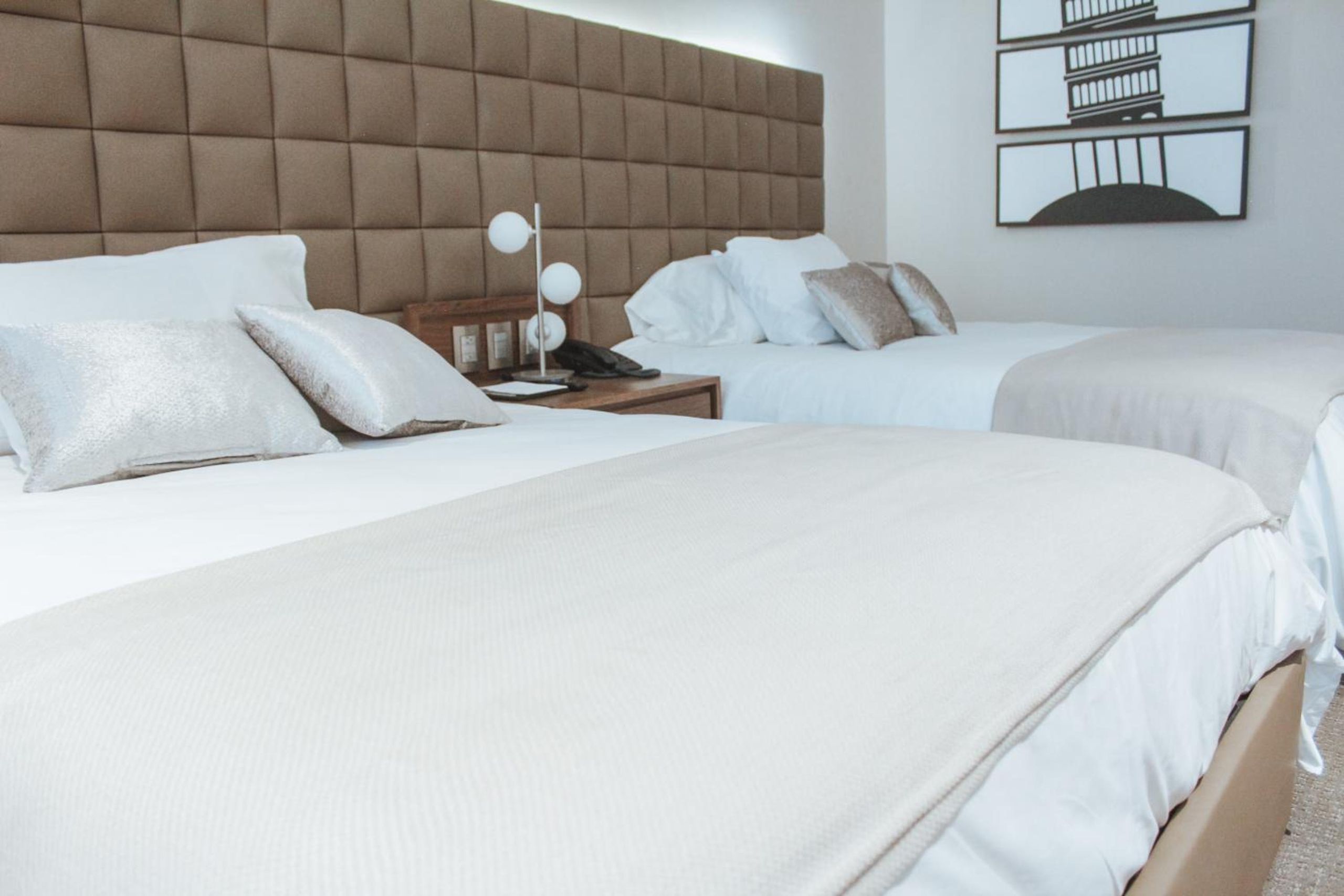 Habitación Doble Deluxe con Dos Camas Dobles — 2