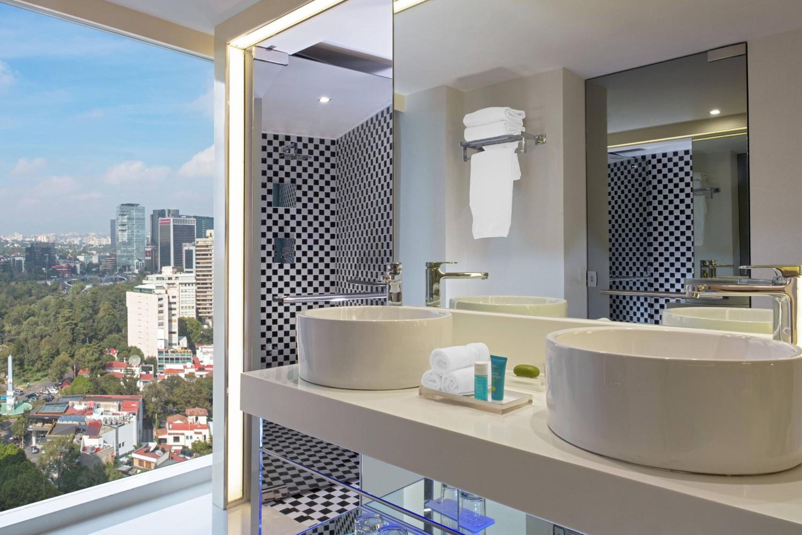 Maravilloso, Habitación de huéspedes, 2 camas Queen, Vista a la ciudad — 2
