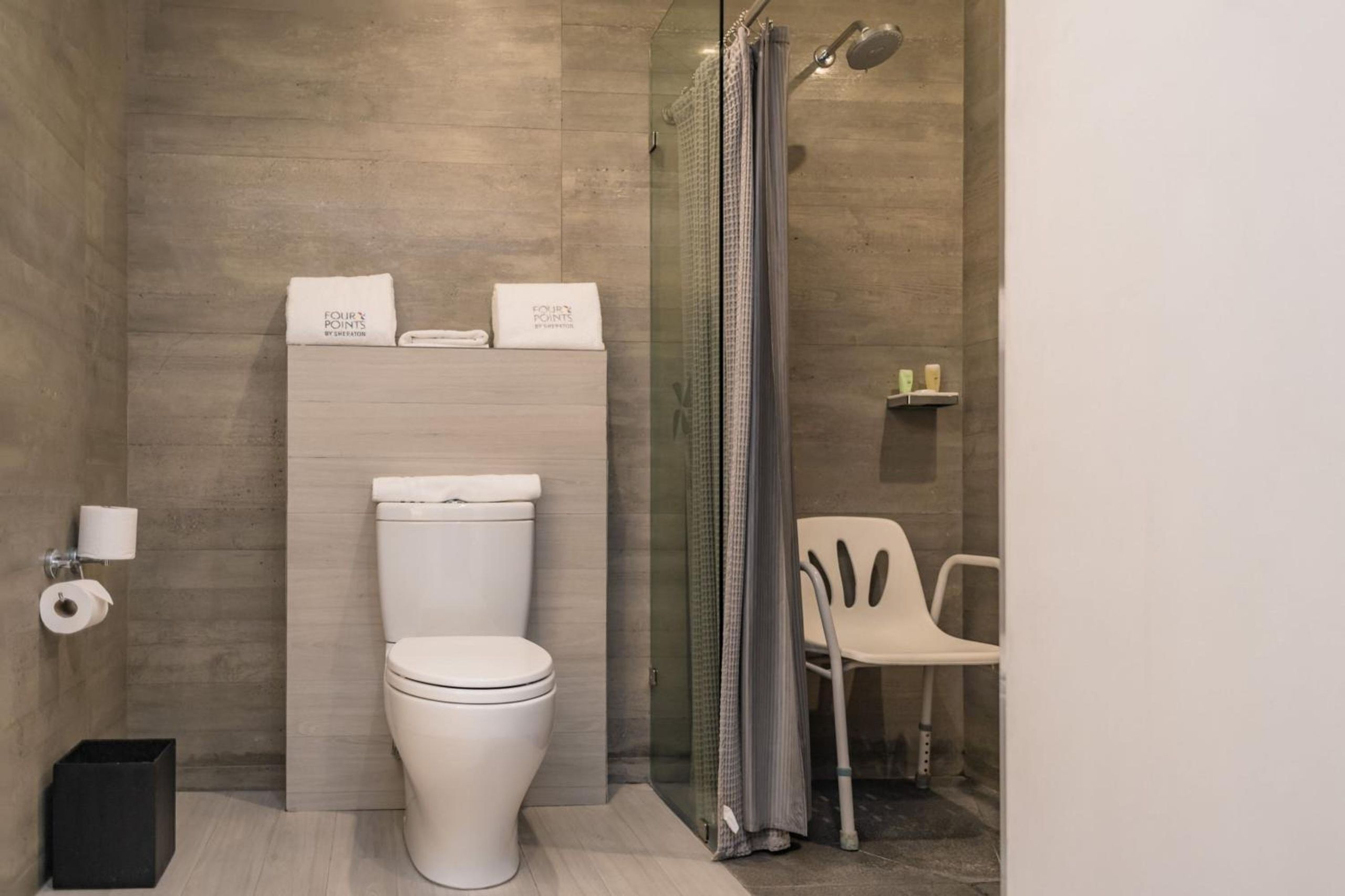 Habitación King Estándar Tradicional - Accesible — 2