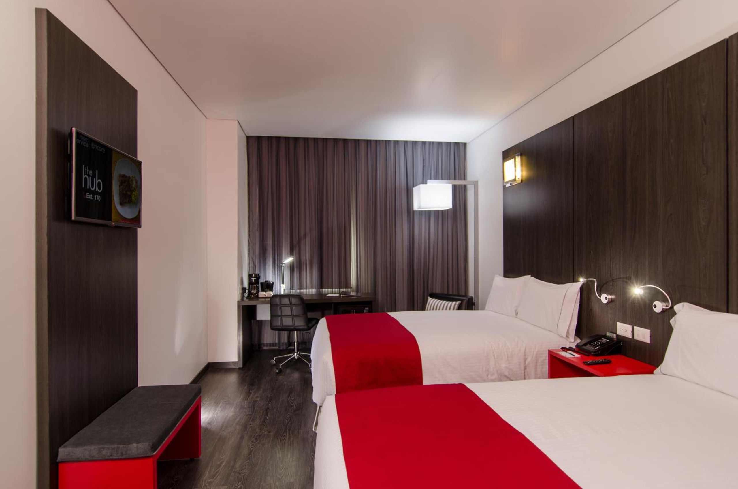 Habitación Doble con Dos Camas Dobles - No Fumadores — 2