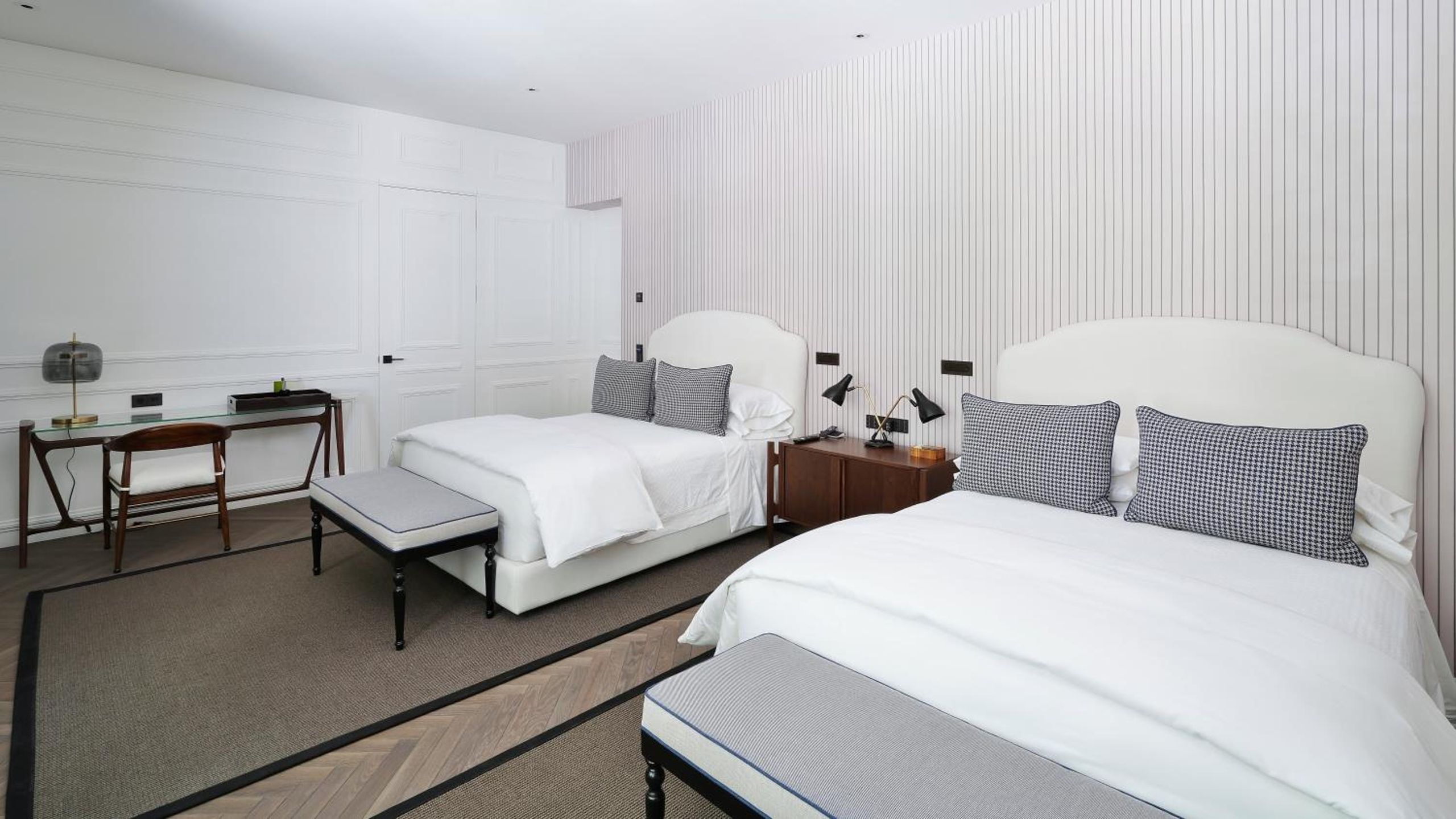 Cama Doble Deluxe — 3