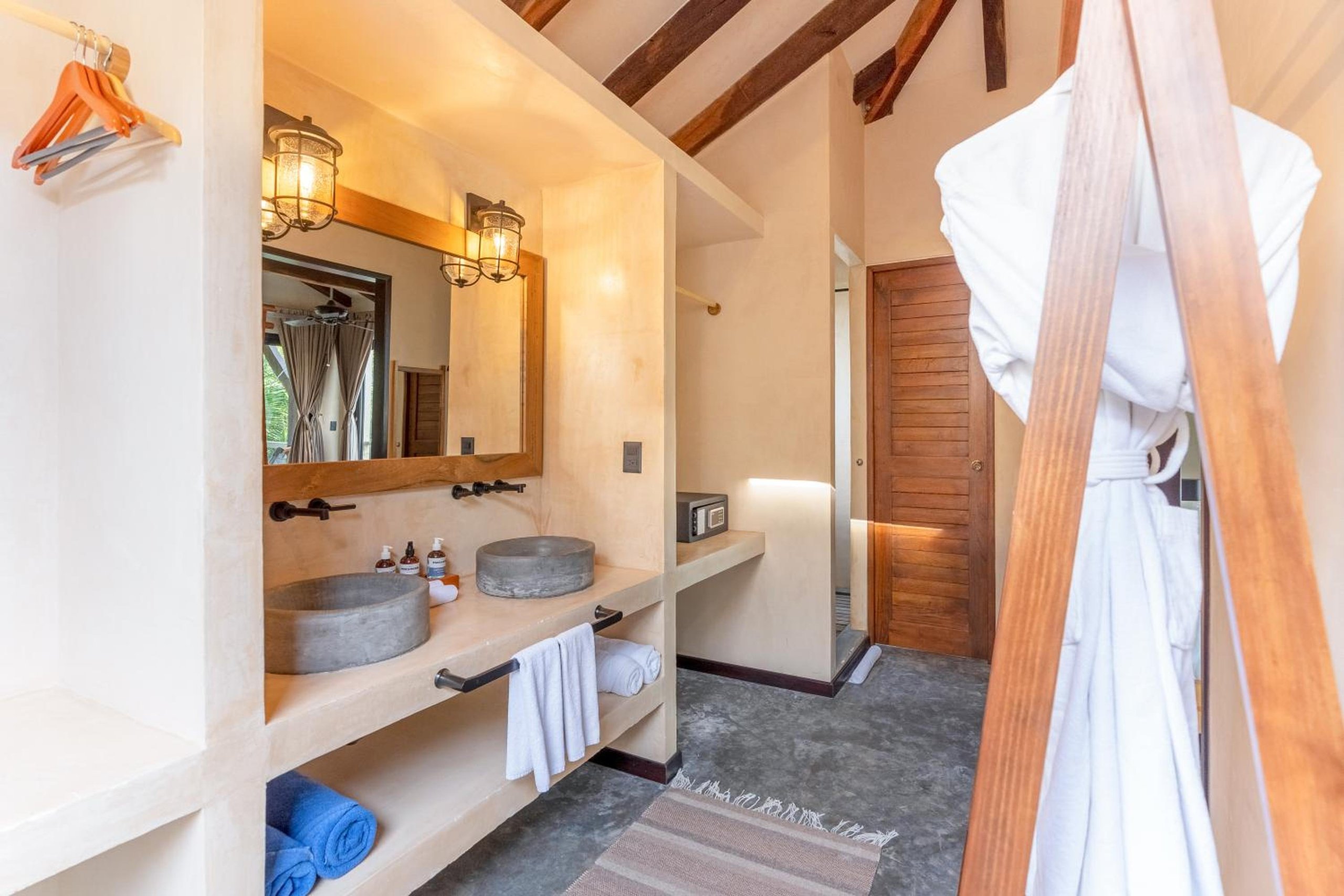 Habitación Doble Deluxe con Dos Camas Dobles — 7