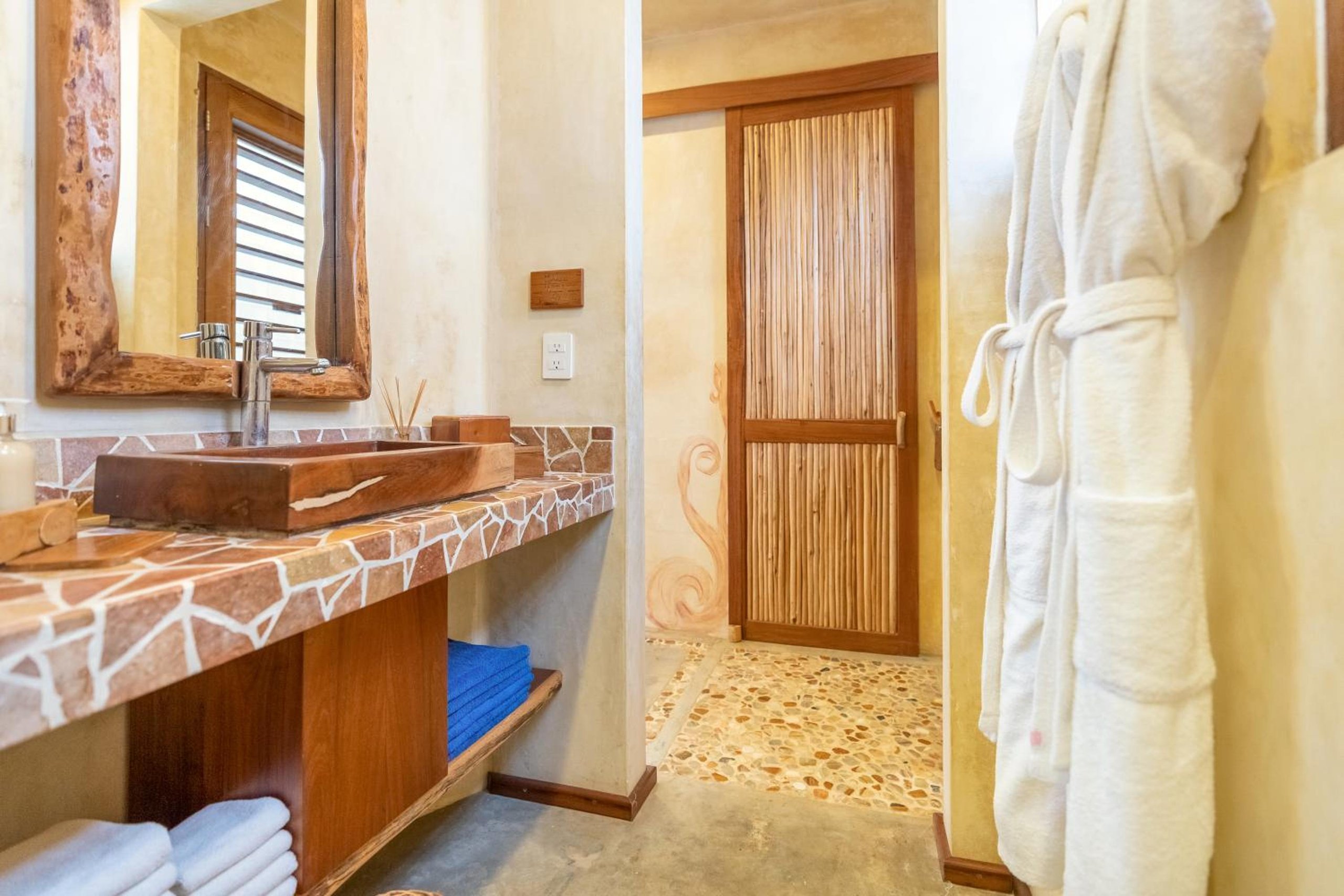 Suite Deluxe con Vista Parcial al Océano — 2