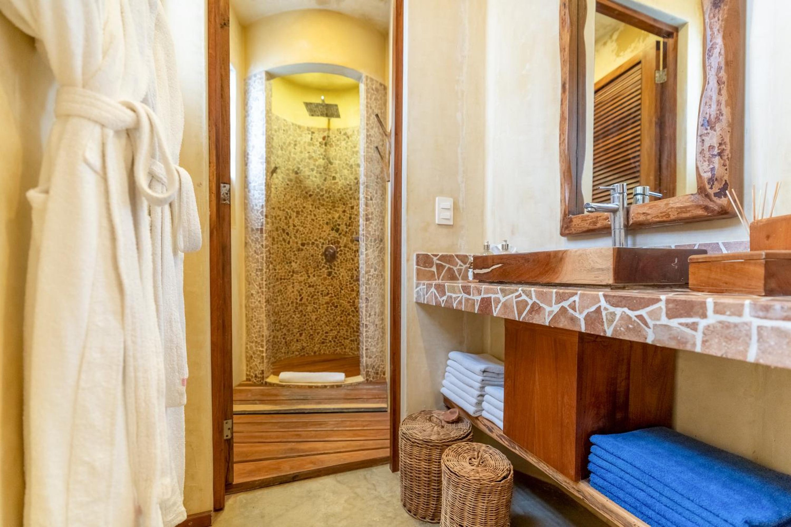 Suite Deluxe con Vista Parcial al Océano — 3