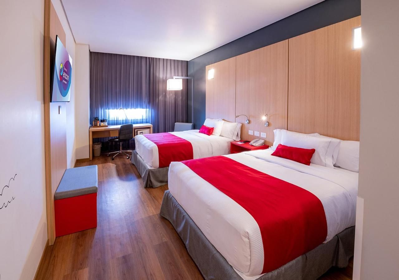 Habitación Doble con Dos Camas Dobles - No Fumadores — 2