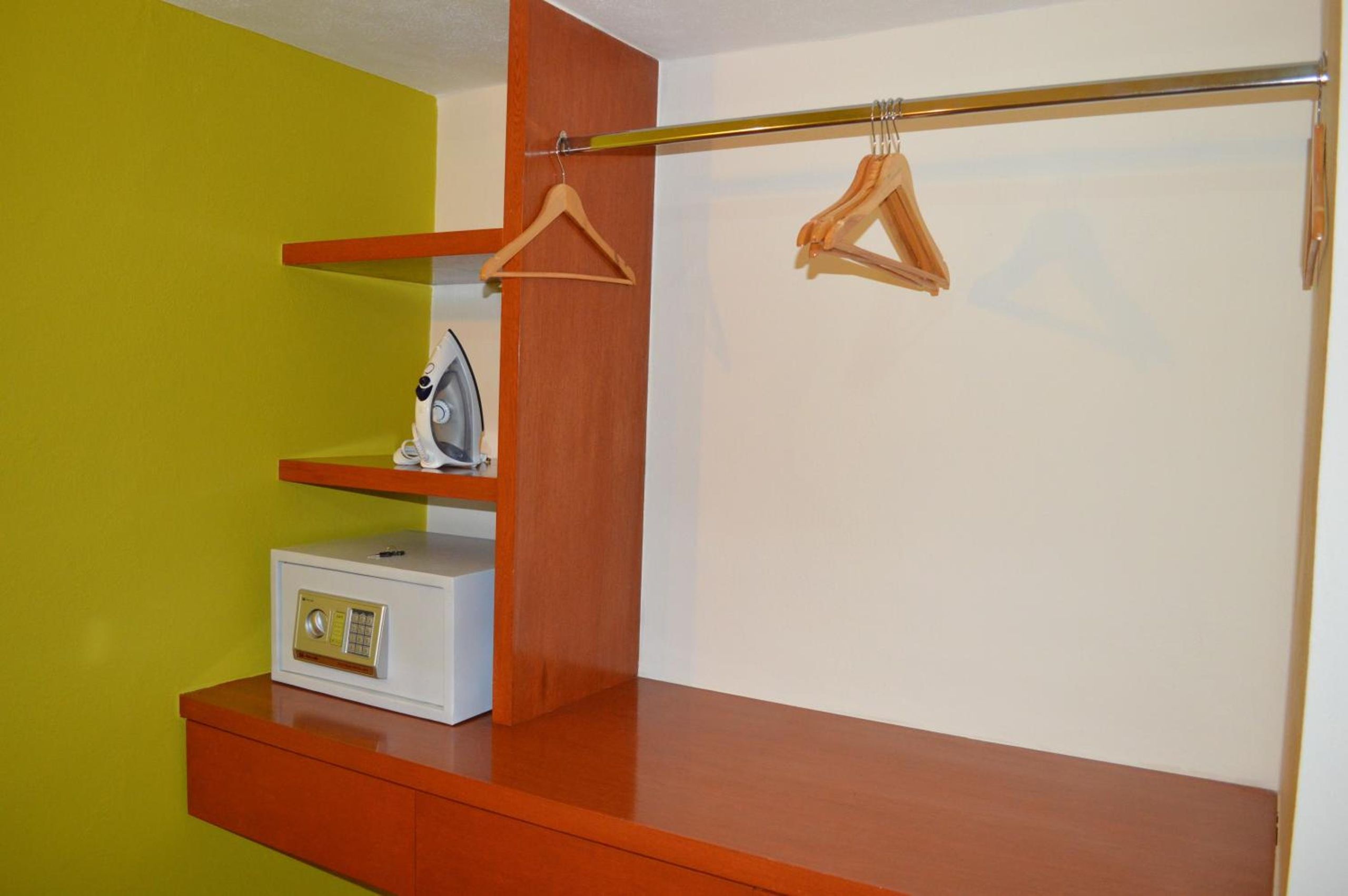 Habitación Estándar Doble con Dos Camas Dobles
