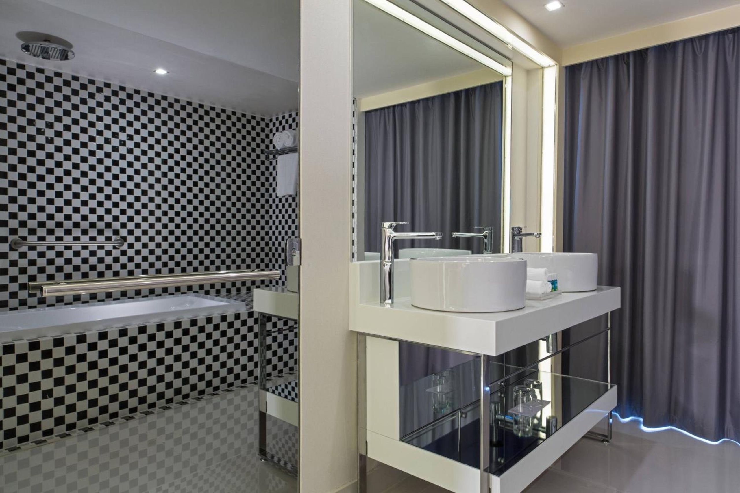 Esquina Genial, Suite de 1 habitación, 1 cama King, vista a la ciudad, habitación en la esquina — 3