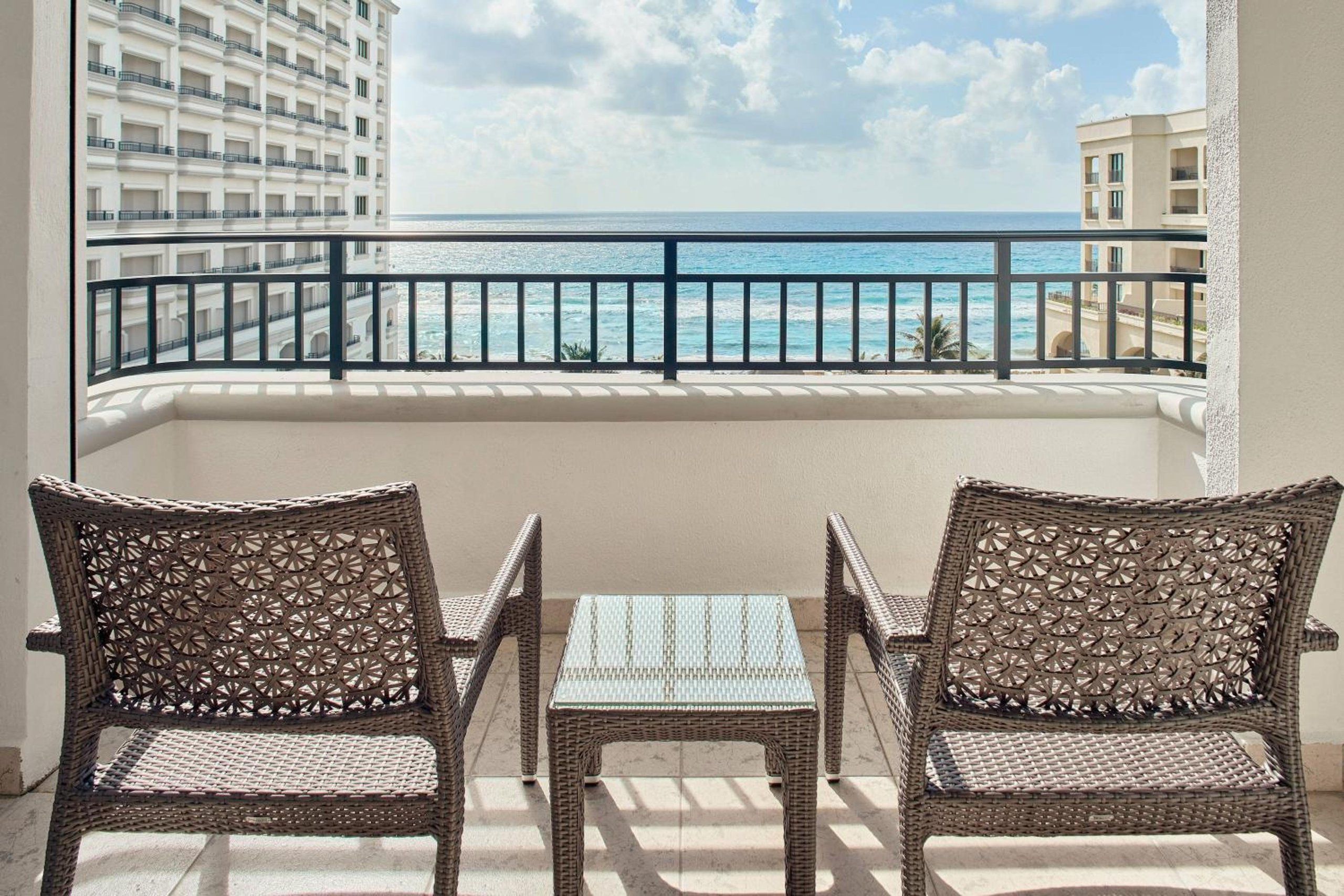 Habitación Deluxe King con Balcón y Vista al Mar — 6