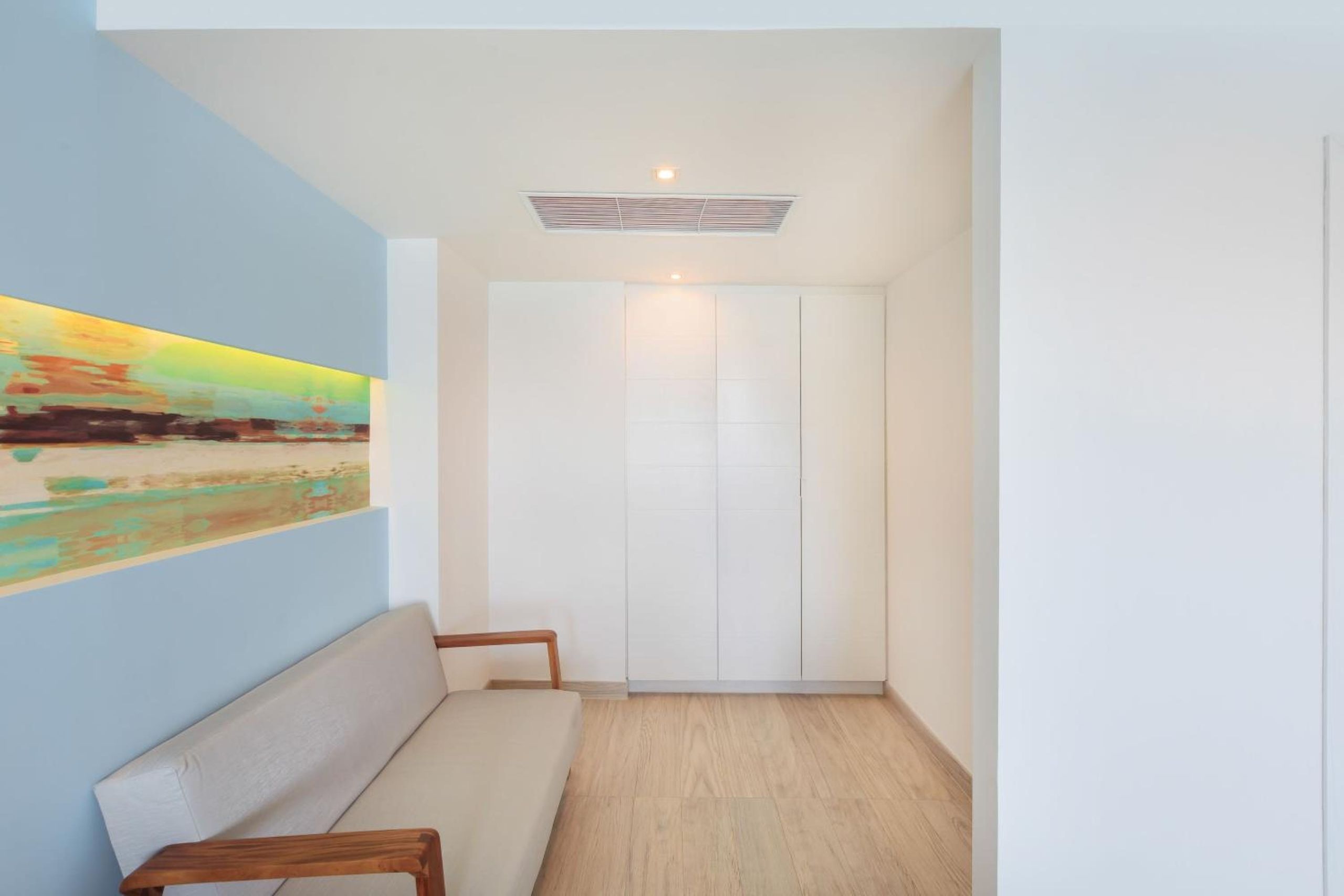 Suite de una habitación con cama King-size, balcón y vista al mar — 7
