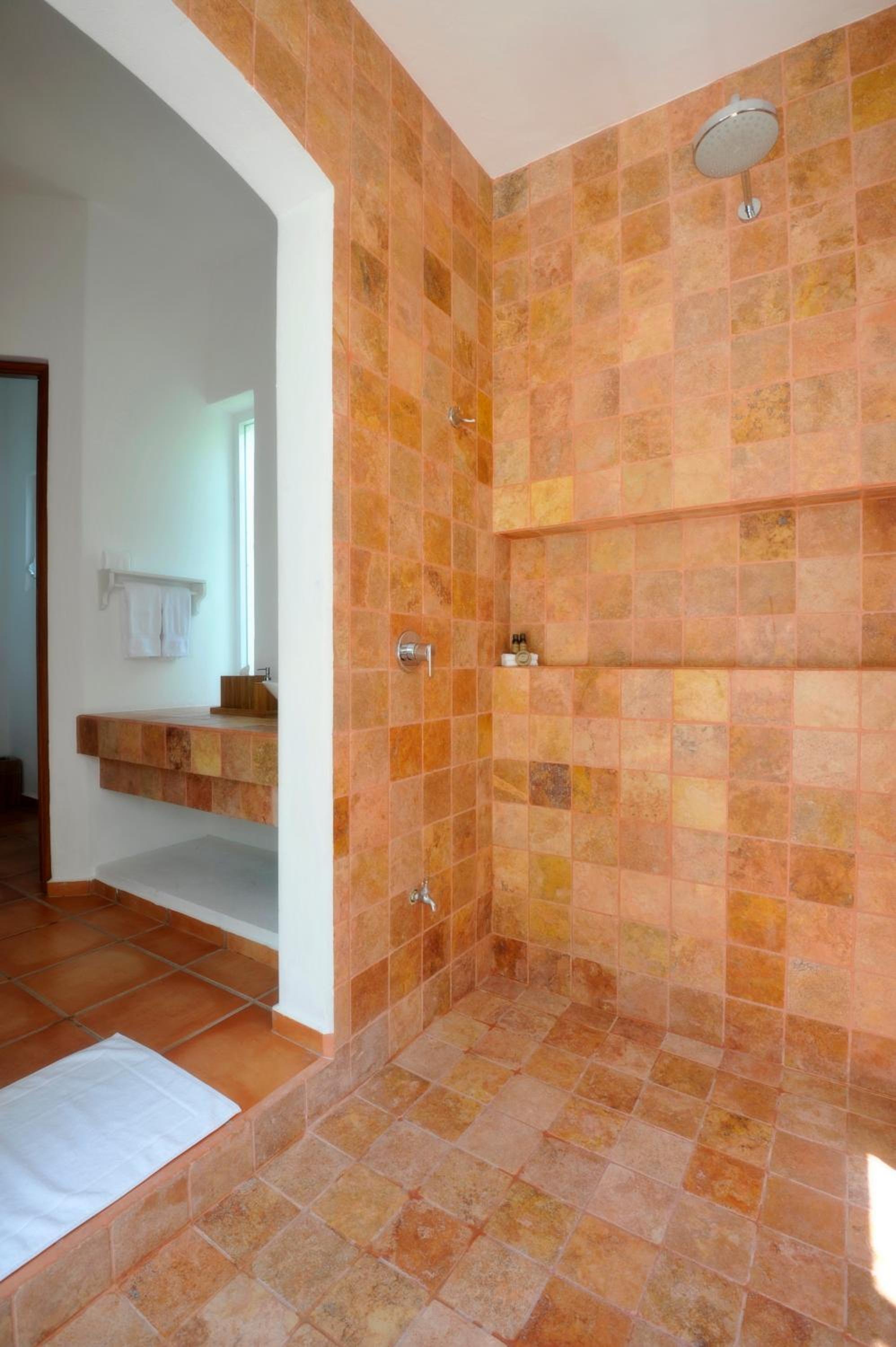 Suite — 6