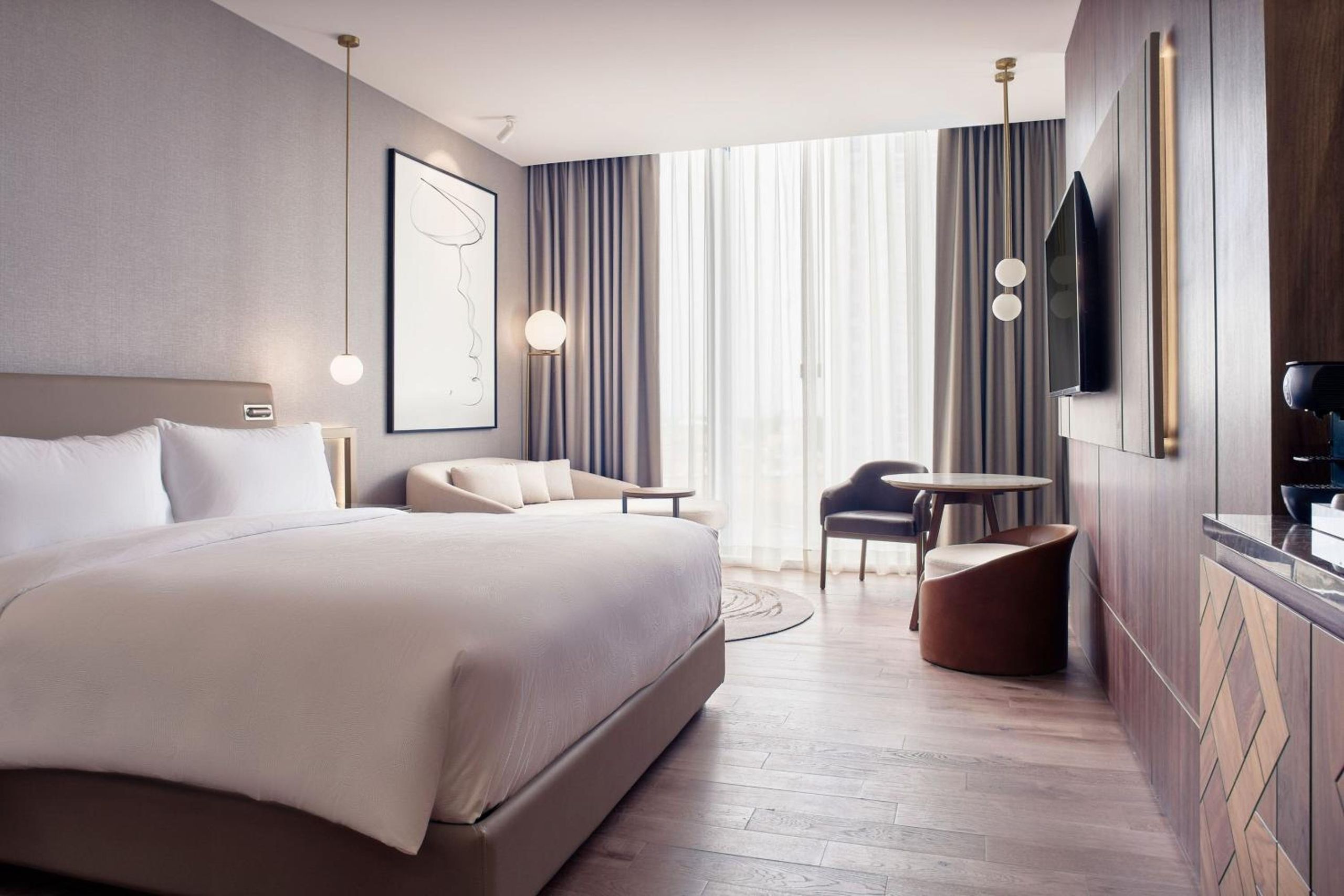 Habitación de lujo para huéspedes con 1 cama king, vista a la ciudad