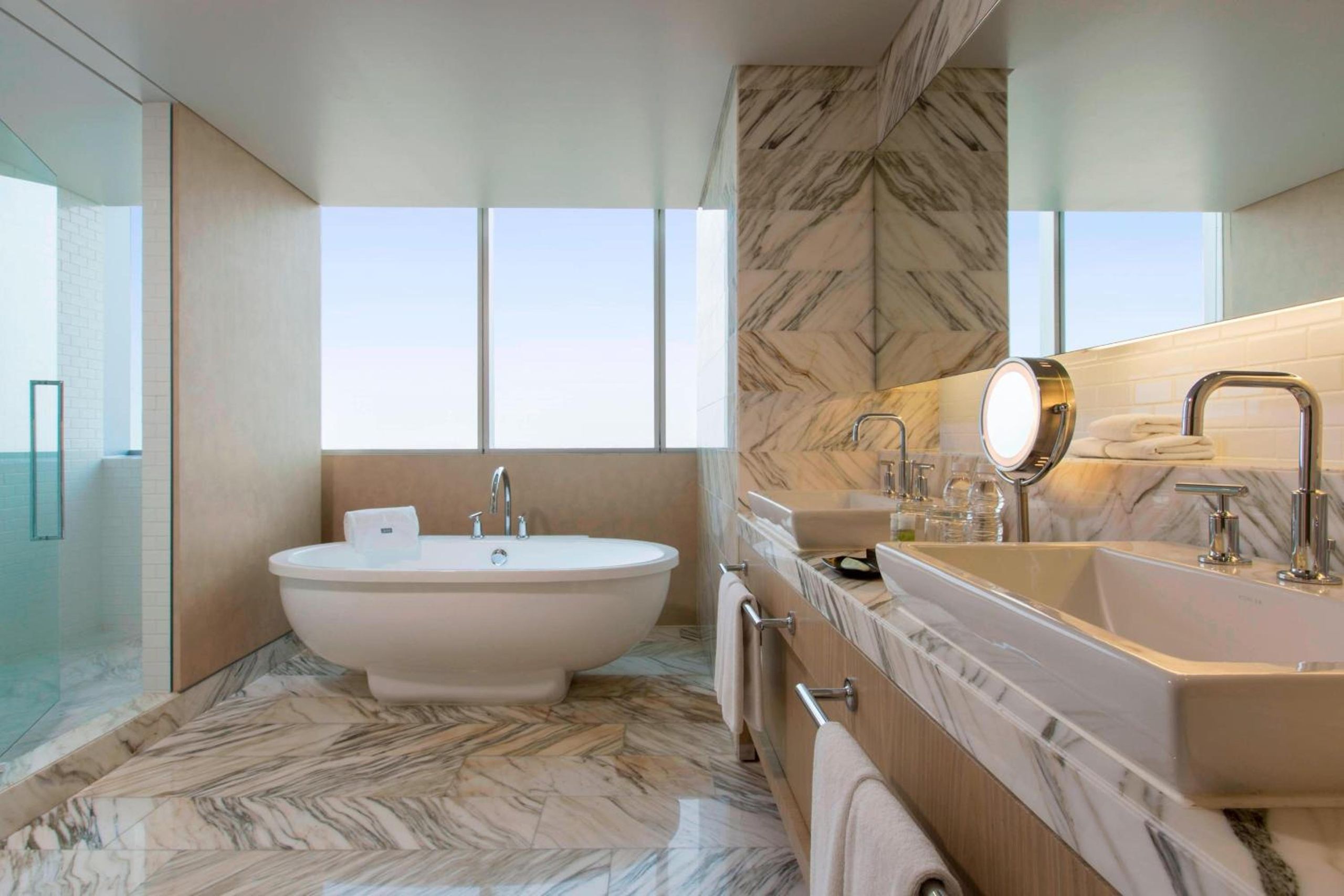 Suite Junior de 1 dormitorio, 1 cama King, vista a la ciudad — 4