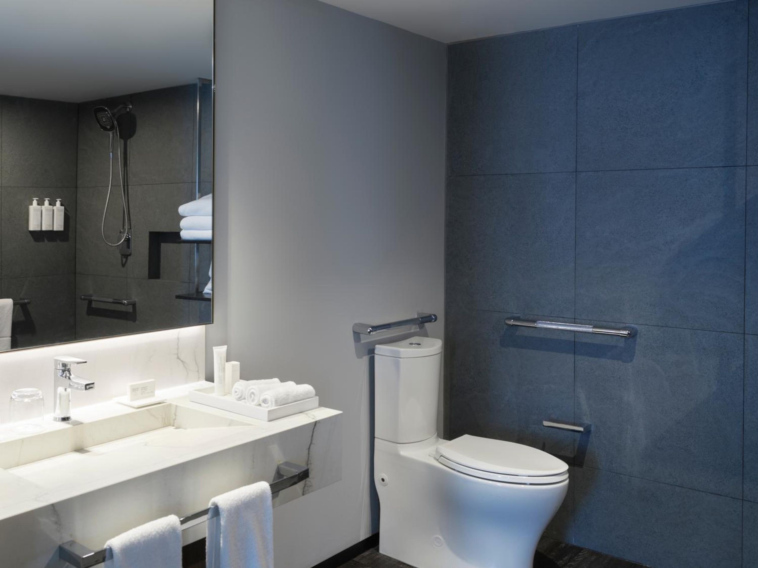Habitación Superior con Cama King - Accesible para personas con movilidad reducida — 3