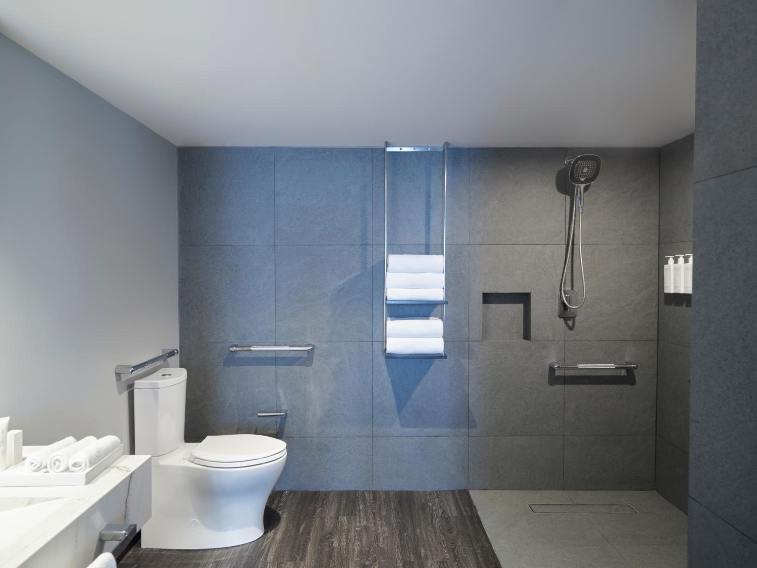 Habitación Superior con Cama King - Accesible para personas con movilidad reducida — 2