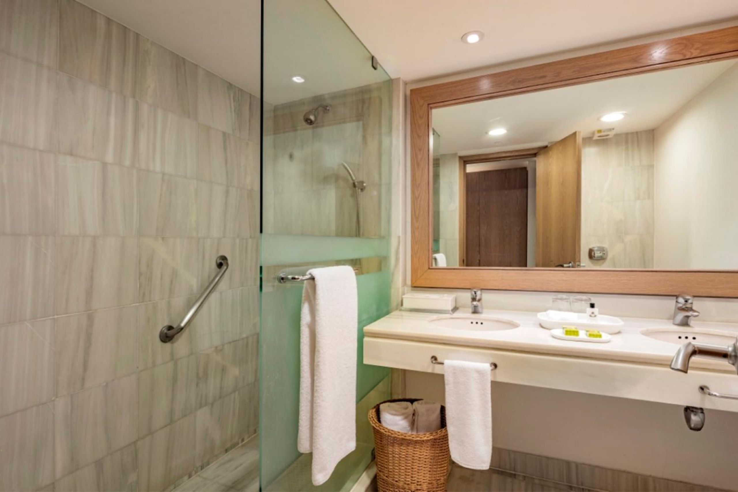 Suite de Dos Habitaciones — 5